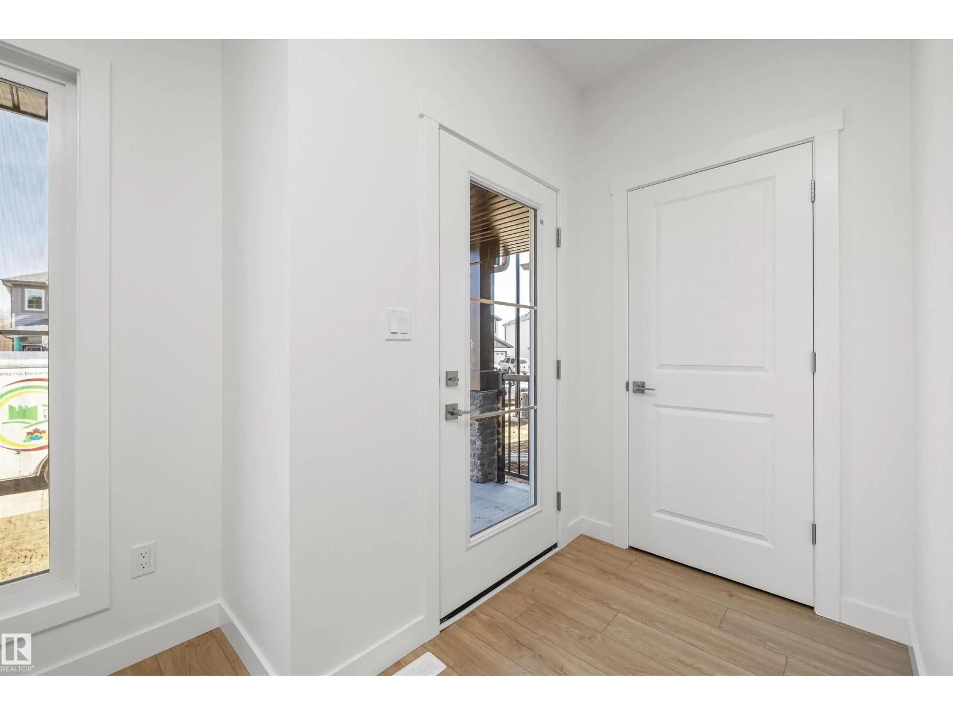 Indoor entryway for 20627 43 AV, Edmonton Alberta T6M3E3