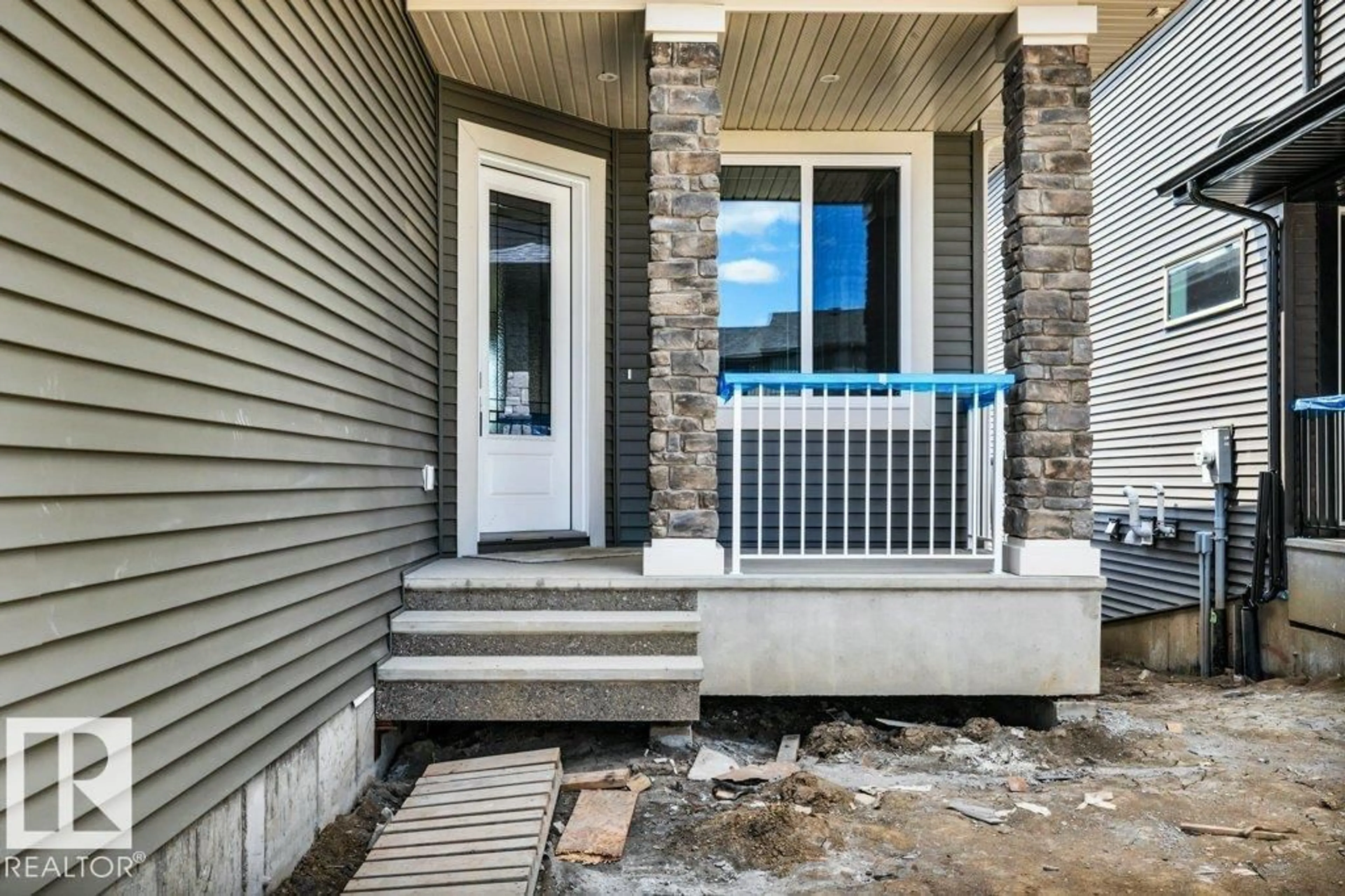 Indoor entryway for 15 NORWYCK WY, Spruce Grove Alberta T7X3G5