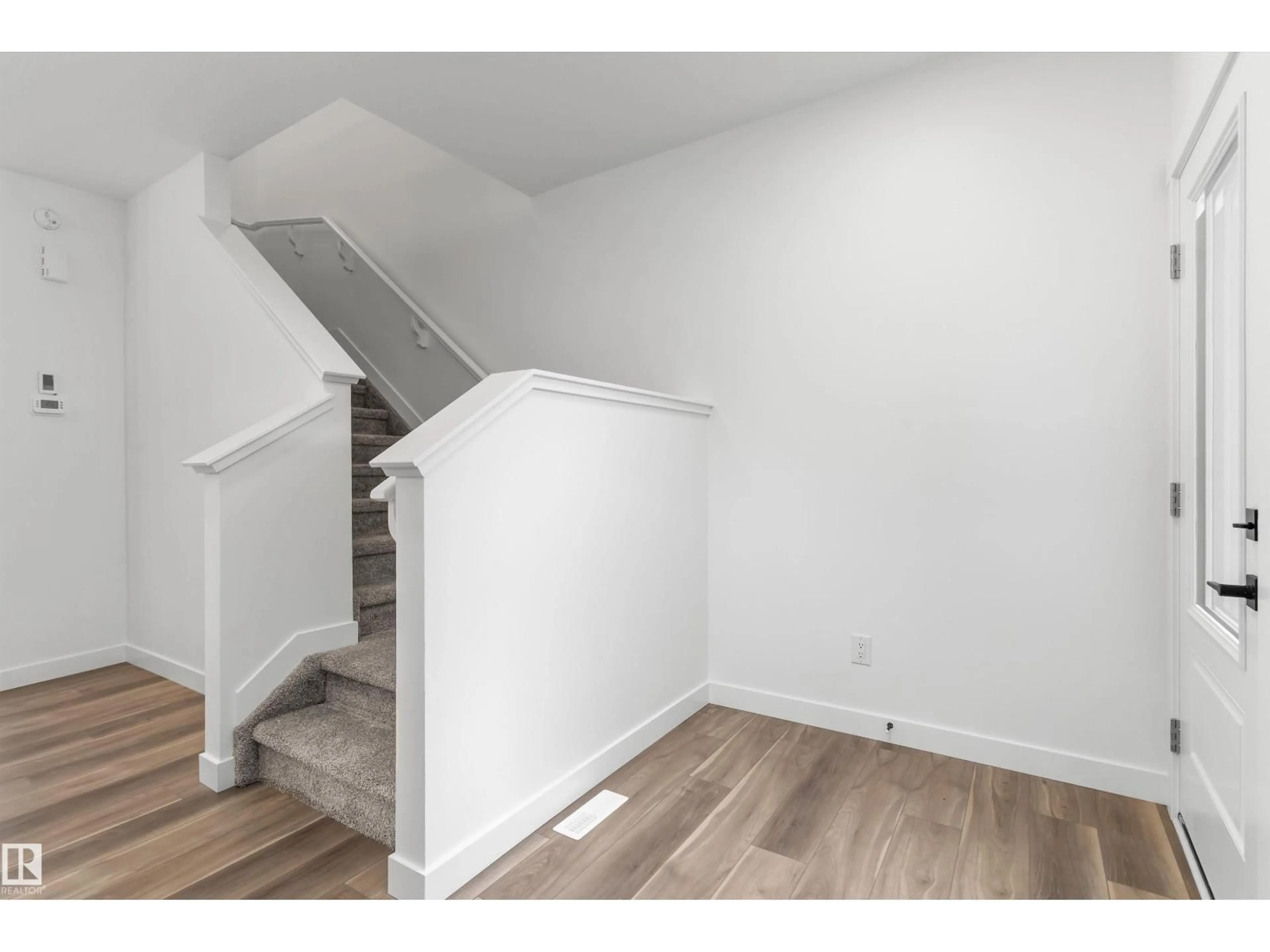 Stairs for 1060 CRISTALL CR, Edmonton Alberta T6W5S6