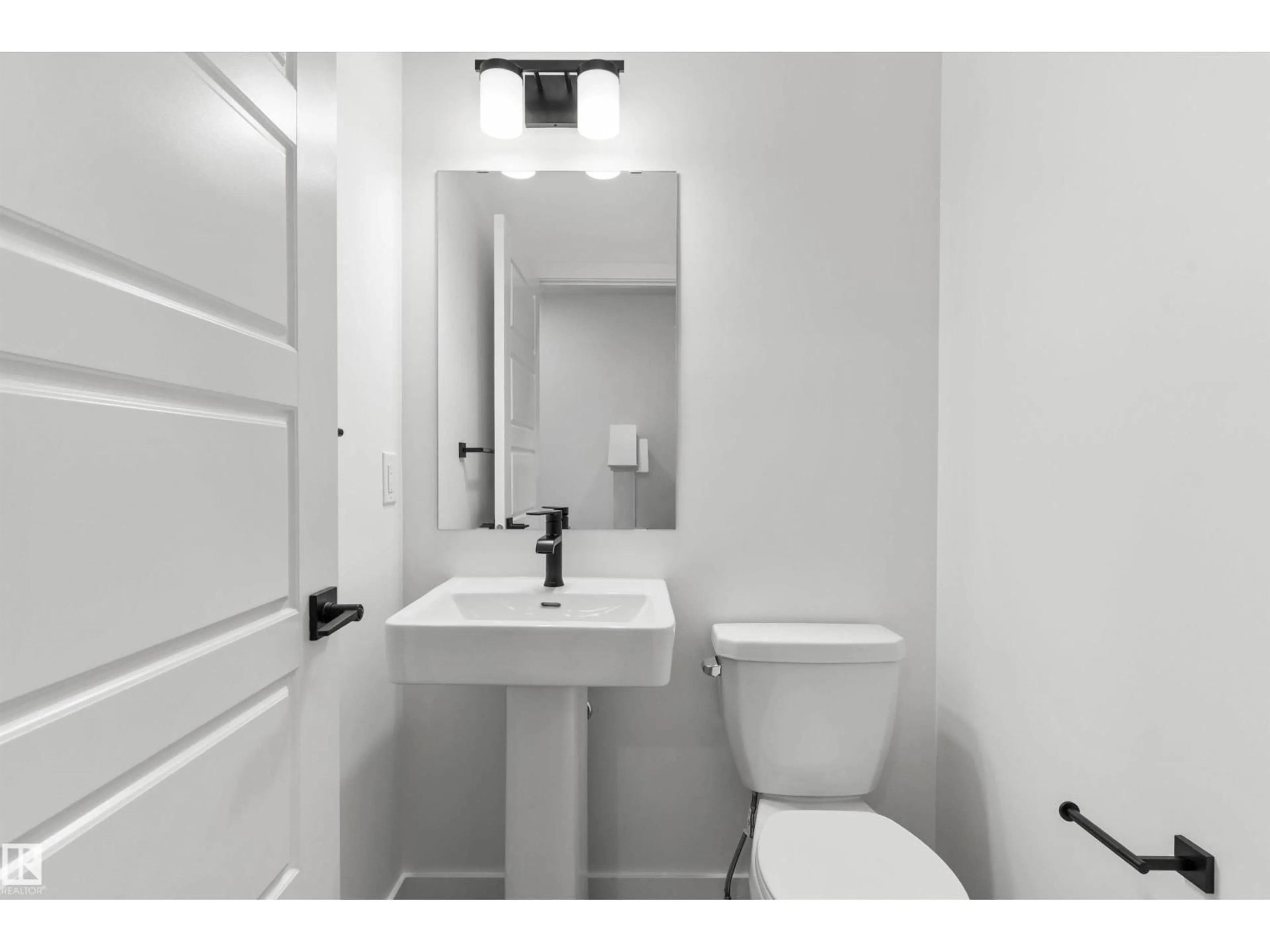 Standard bathroom, ceramic/tile floor for 1060 CRISTALL CR, Edmonton Alberta T6W5S6
