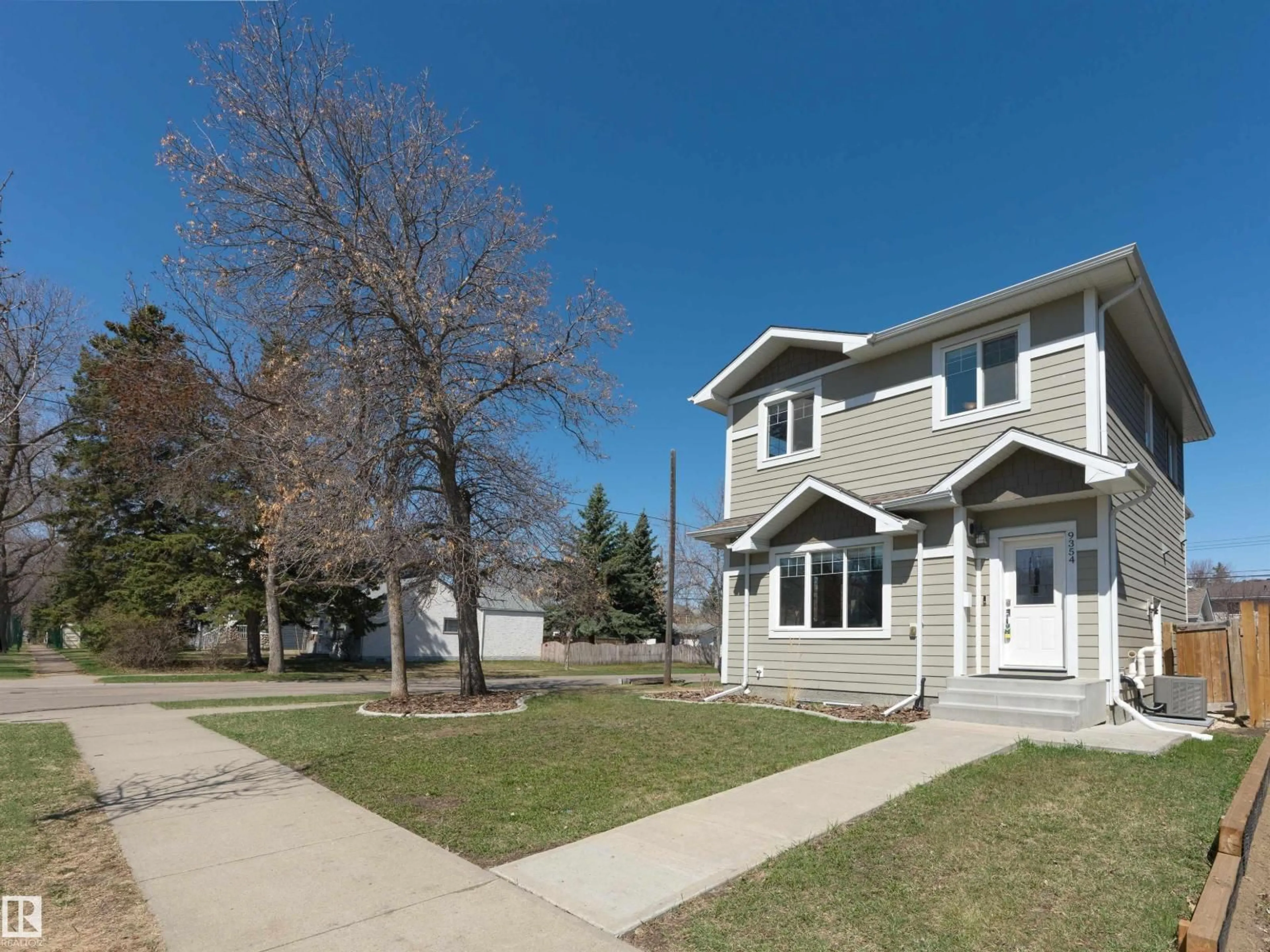 Home with vinyl exterior material, street for 9354 73 AV, Edmonton Alberta T6E1A7