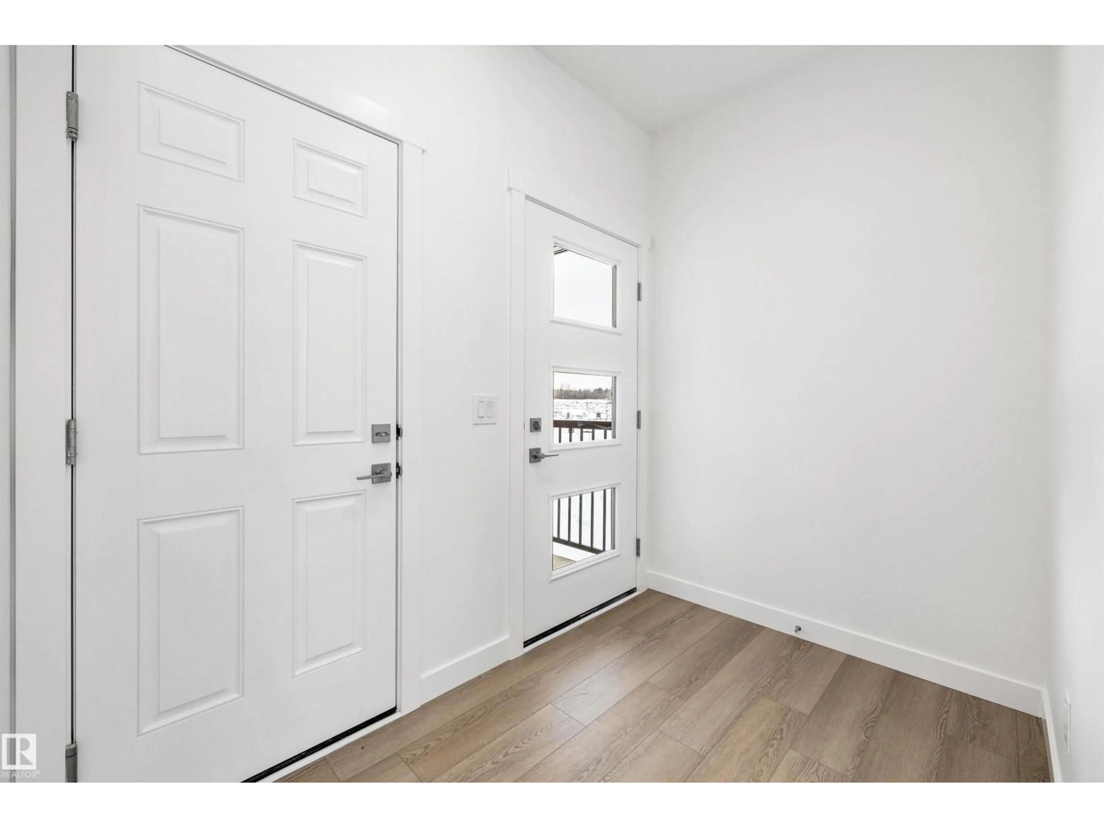 Indoor entryway for 1062 CRISTALL CR, Edmonton Alberta T6W5S6
