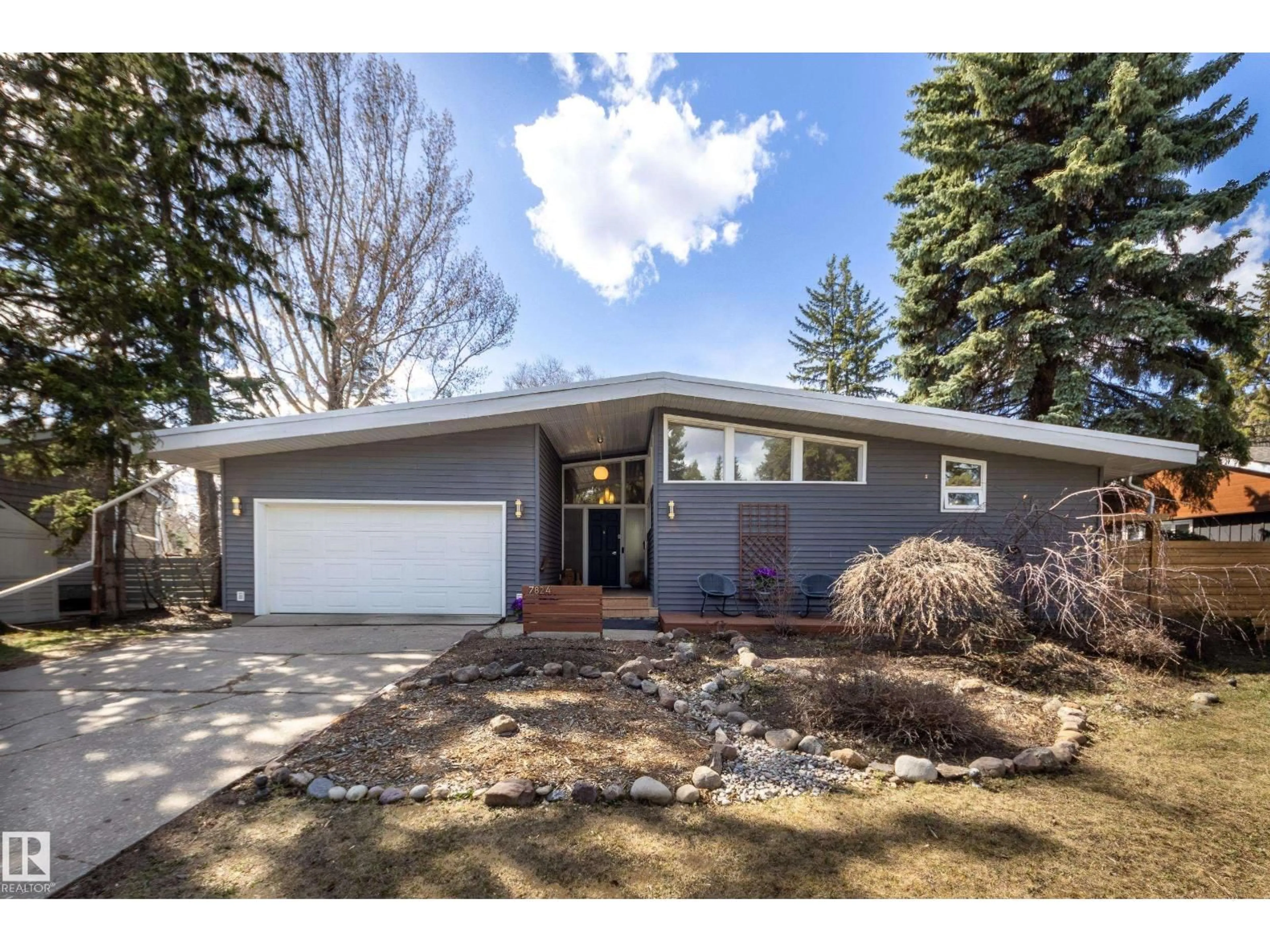 Home with vinyl exterior material, street for NW - 7824 119 ST, Edmonton Alberta T6G2L4