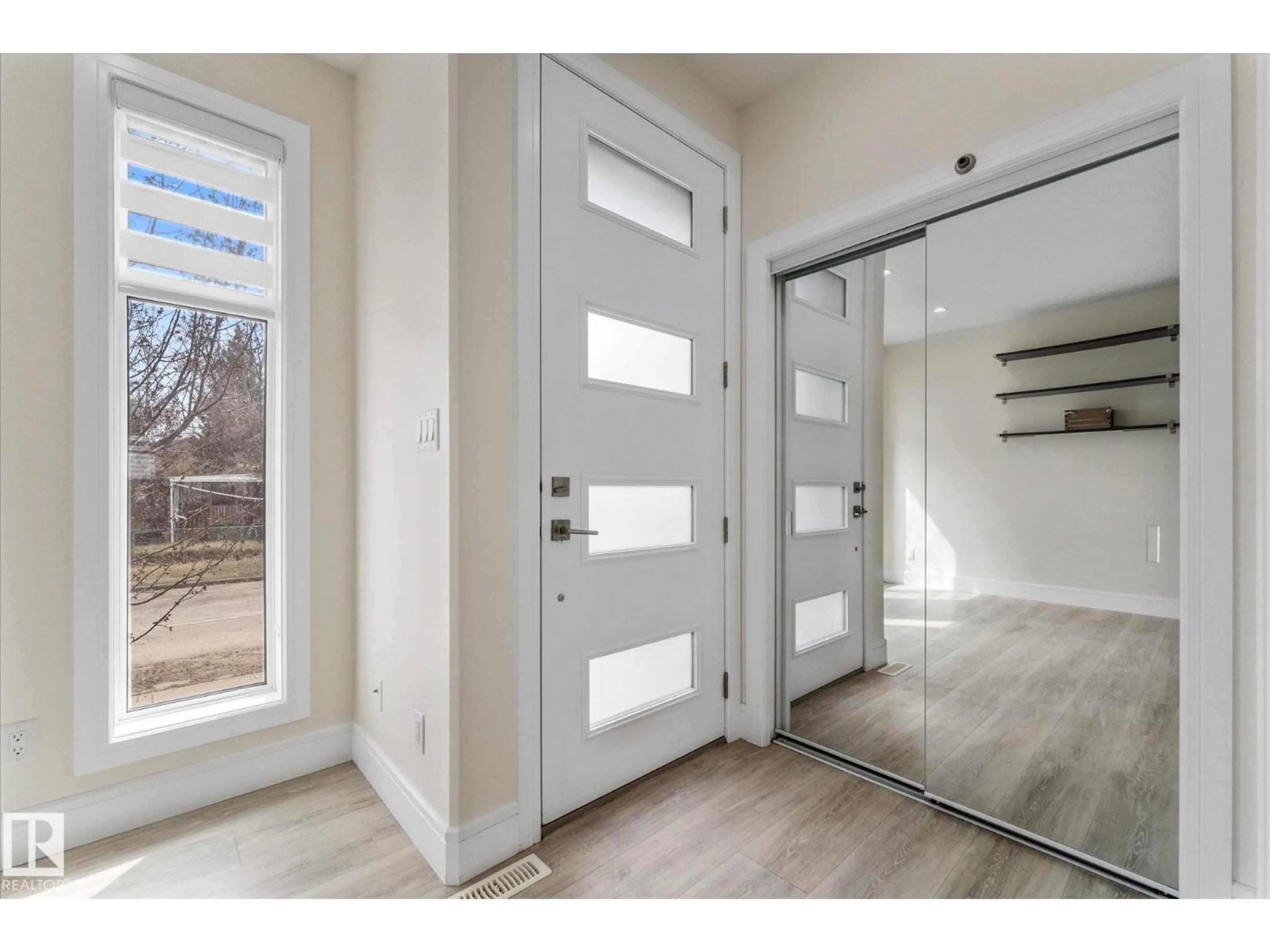 Indoor entryway for 14914 108 AV, Edmonton Alberta T5P1L8