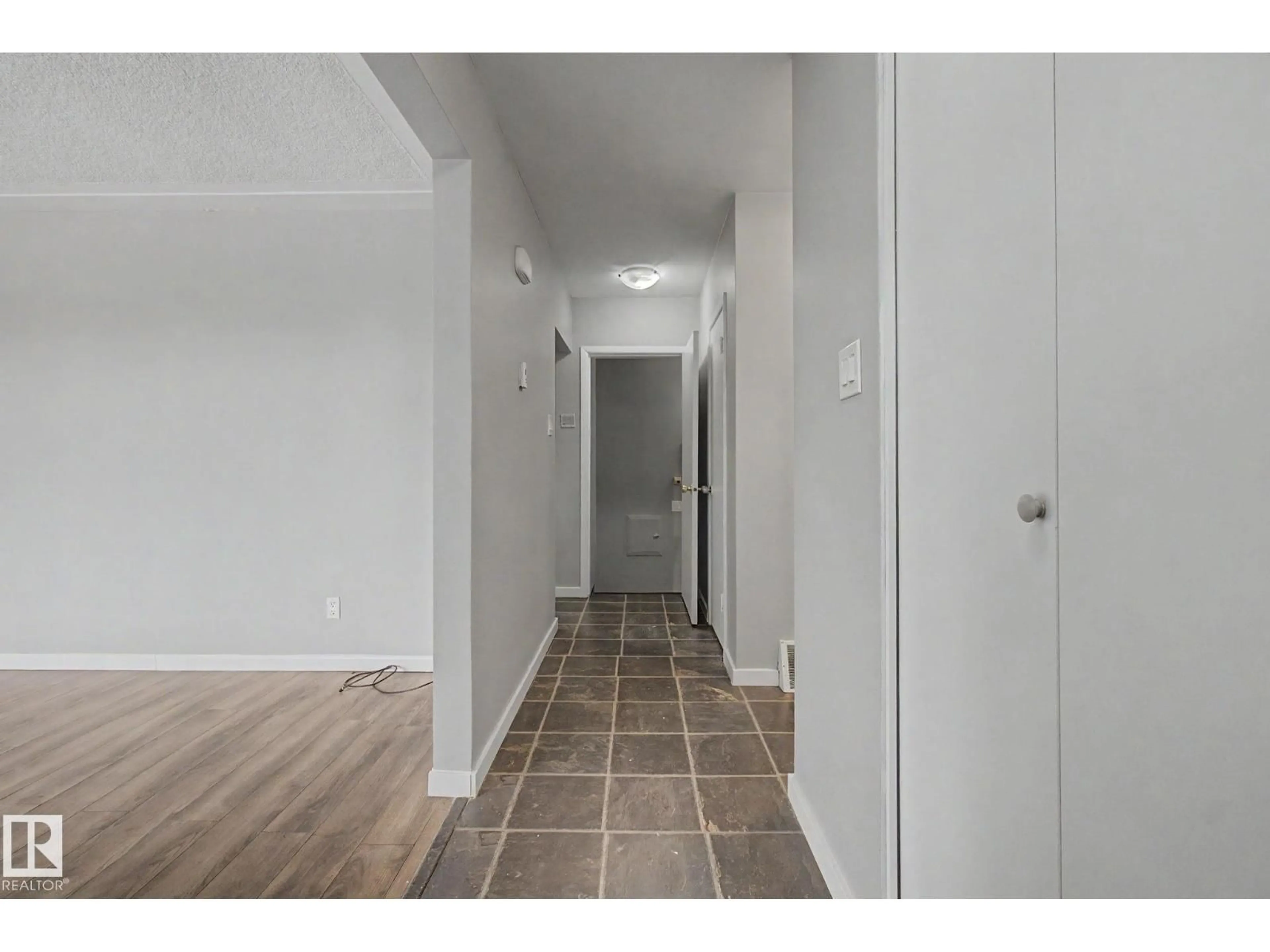 Indoor entryway for NW - 6048 105B ST, Edmonton Alberta T6H2S5
