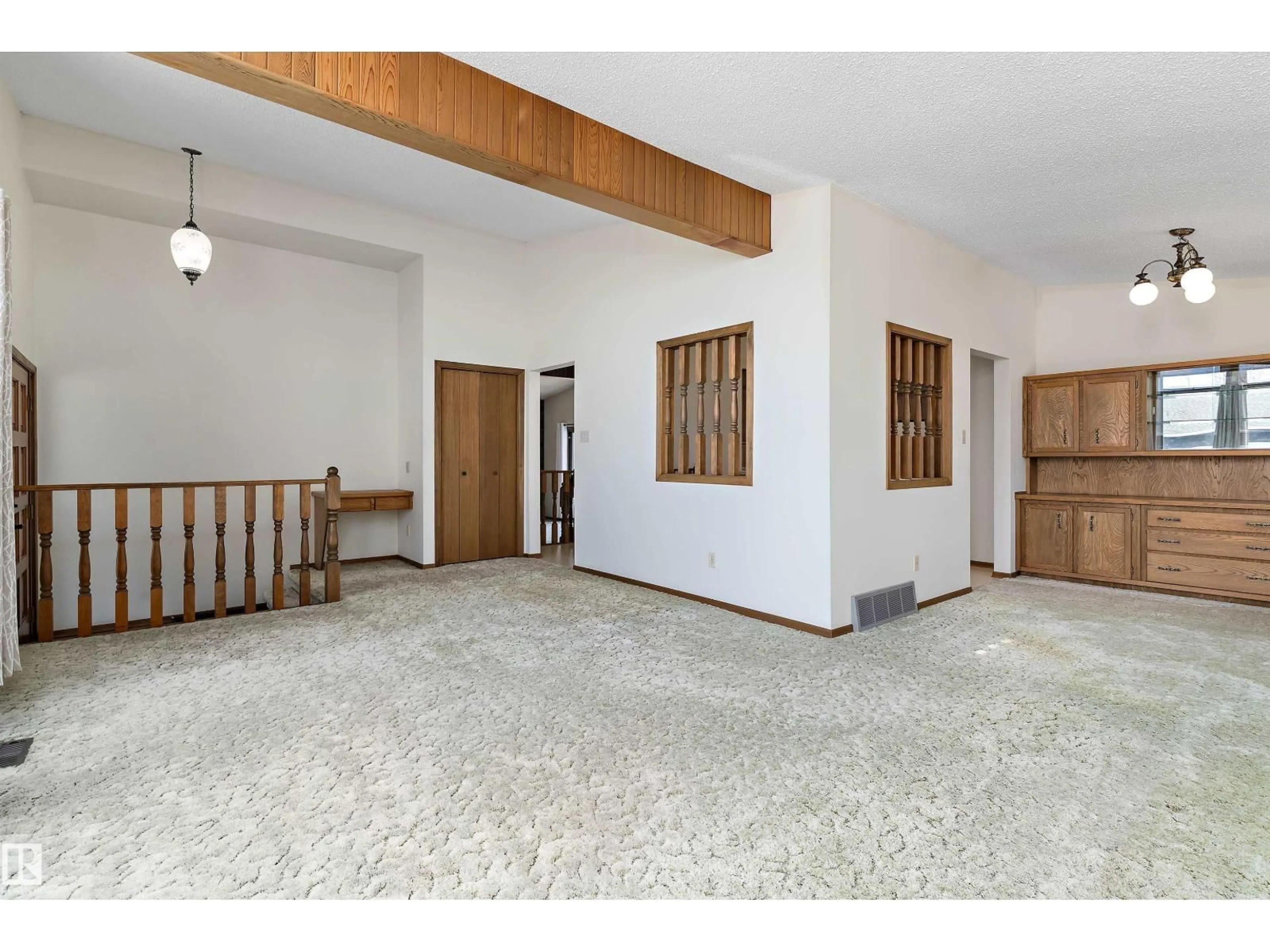 Indoor foyer for NW - 16128 98 ST, Edmonton Alberta T5X4Y7