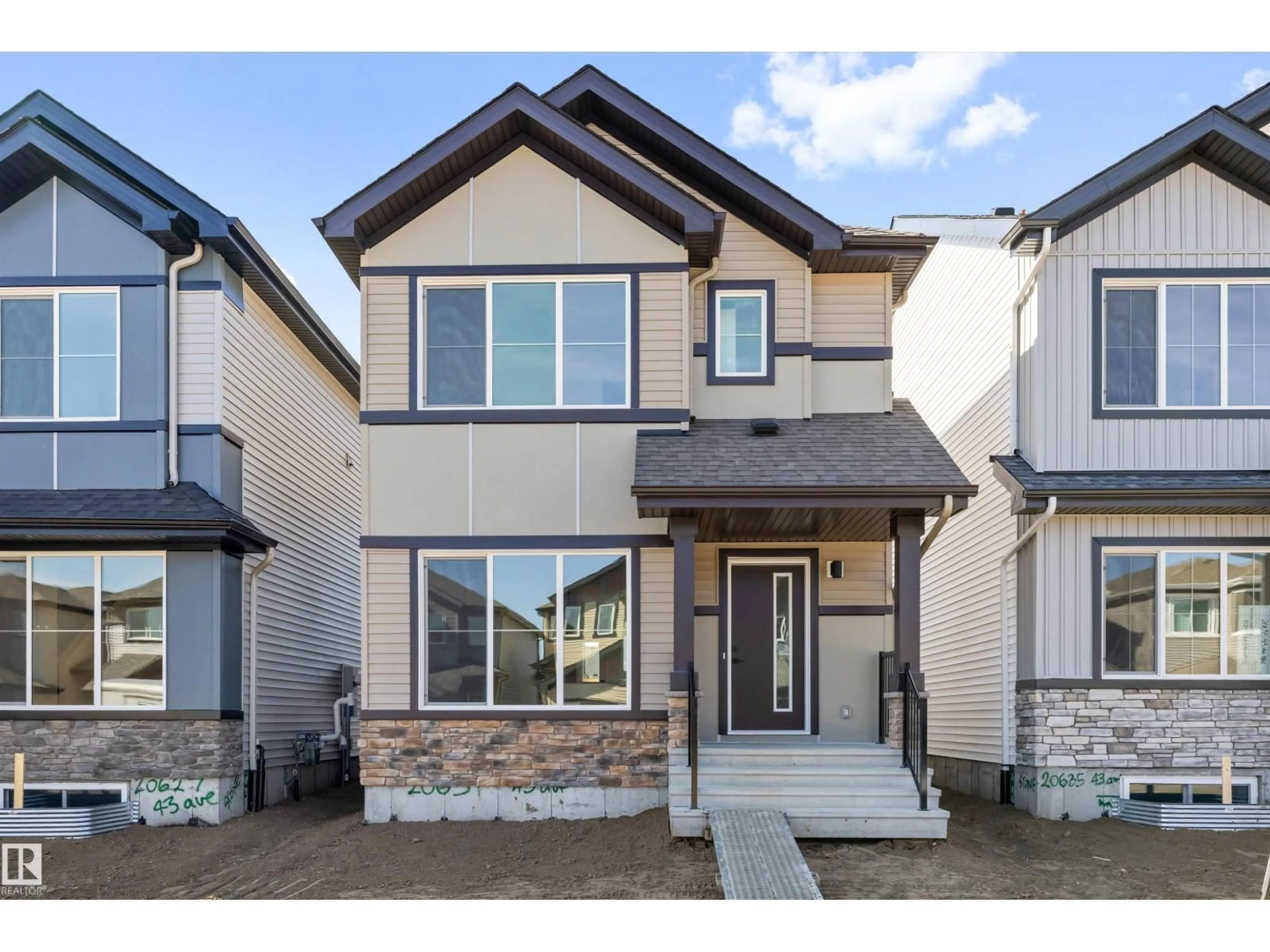 Home with vinyl exterior material, street for 20631 43 AV, Edmonton Alberta T6M3E3