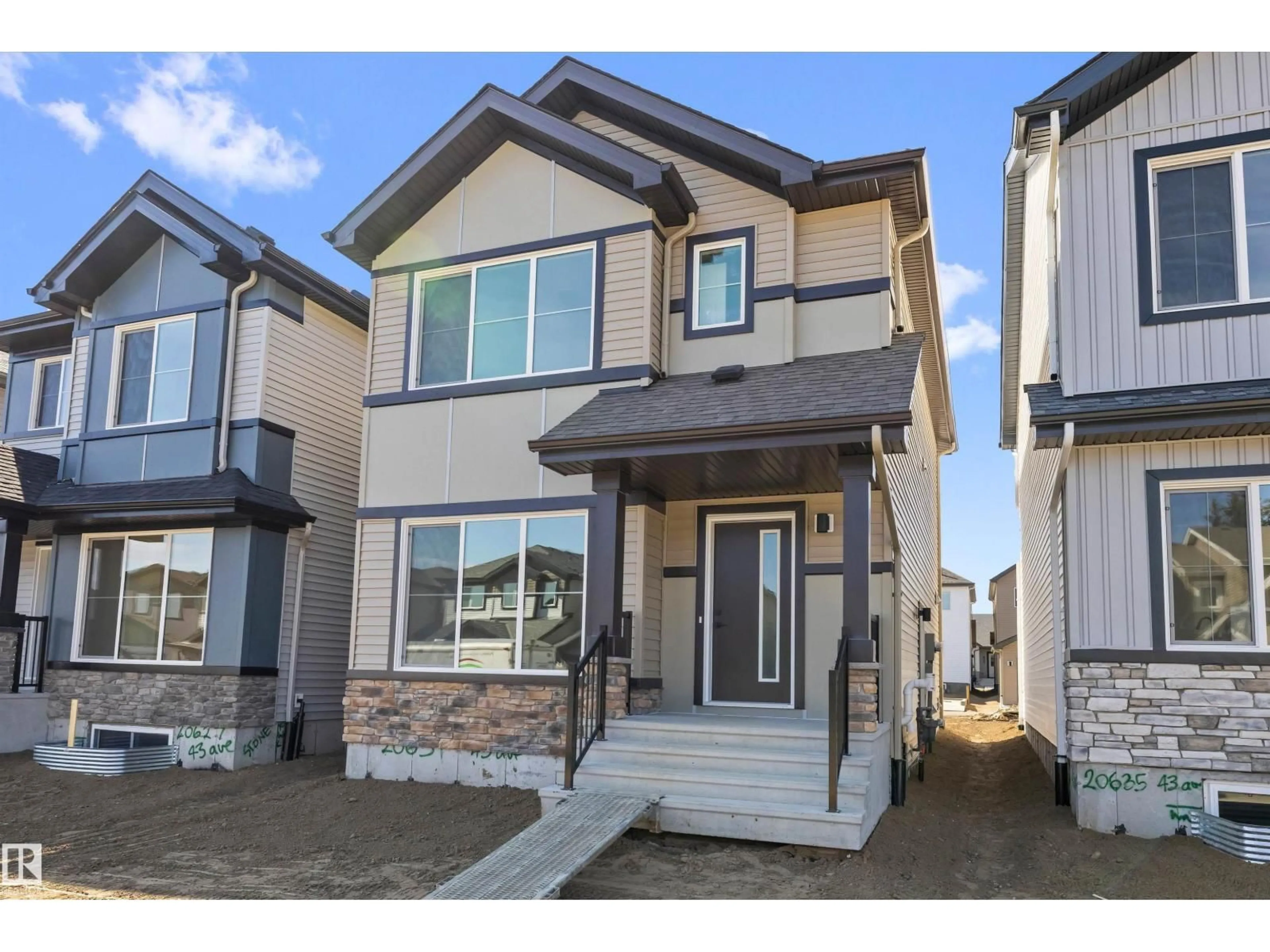 Home with vinyl exterior material, street for 20631 43 AV, Edmonton Alberta T6M3E3
