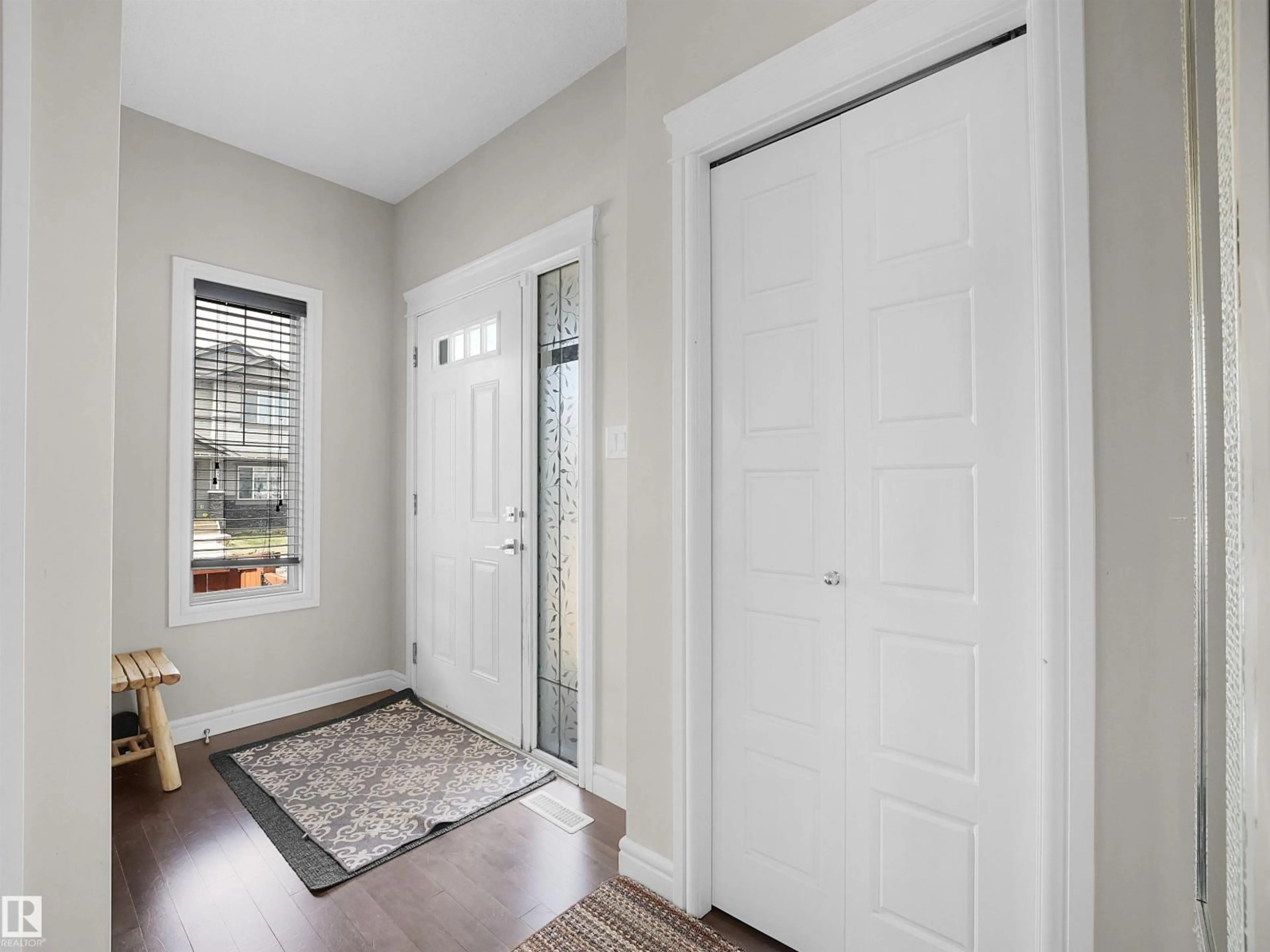 Indoor entryway for NW NW - 3247 15 AV, Edmonton Alberta T6T0V1