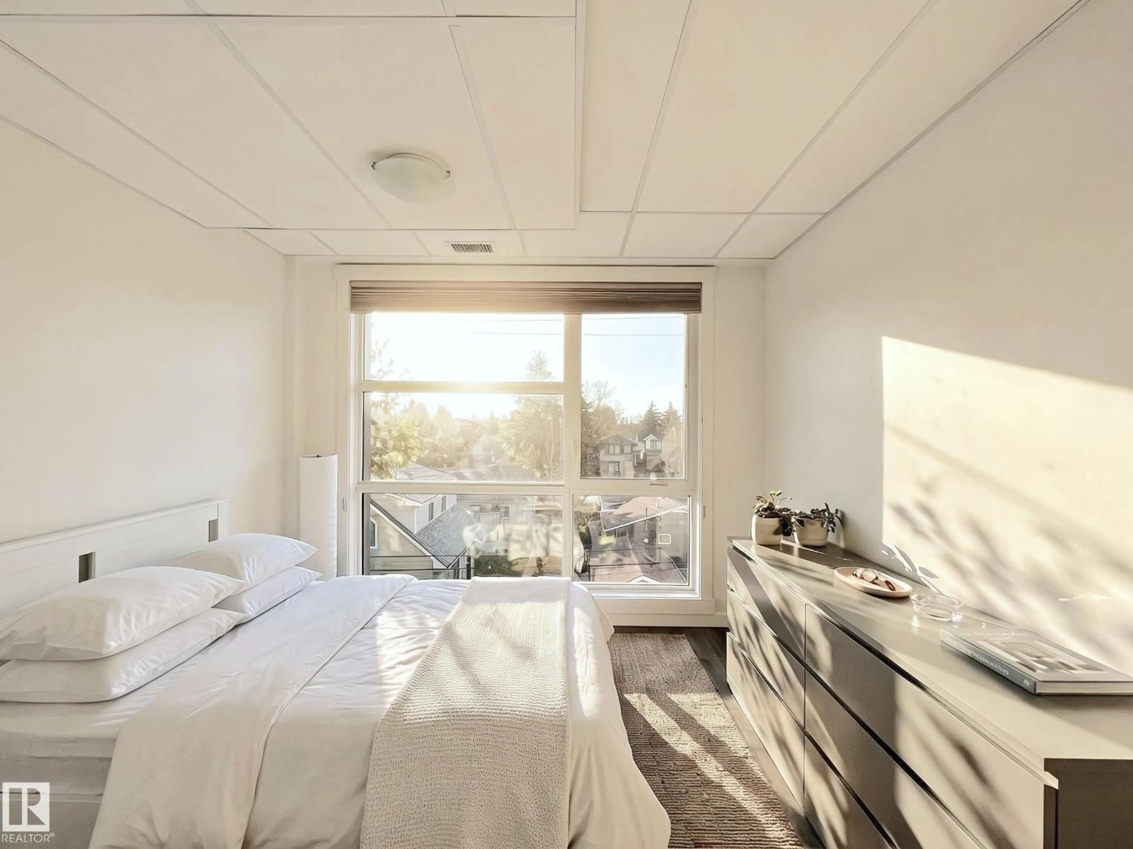 A pic of a room for 310 - 11503 76 AV, Edmonton Alberta T6G0K6
