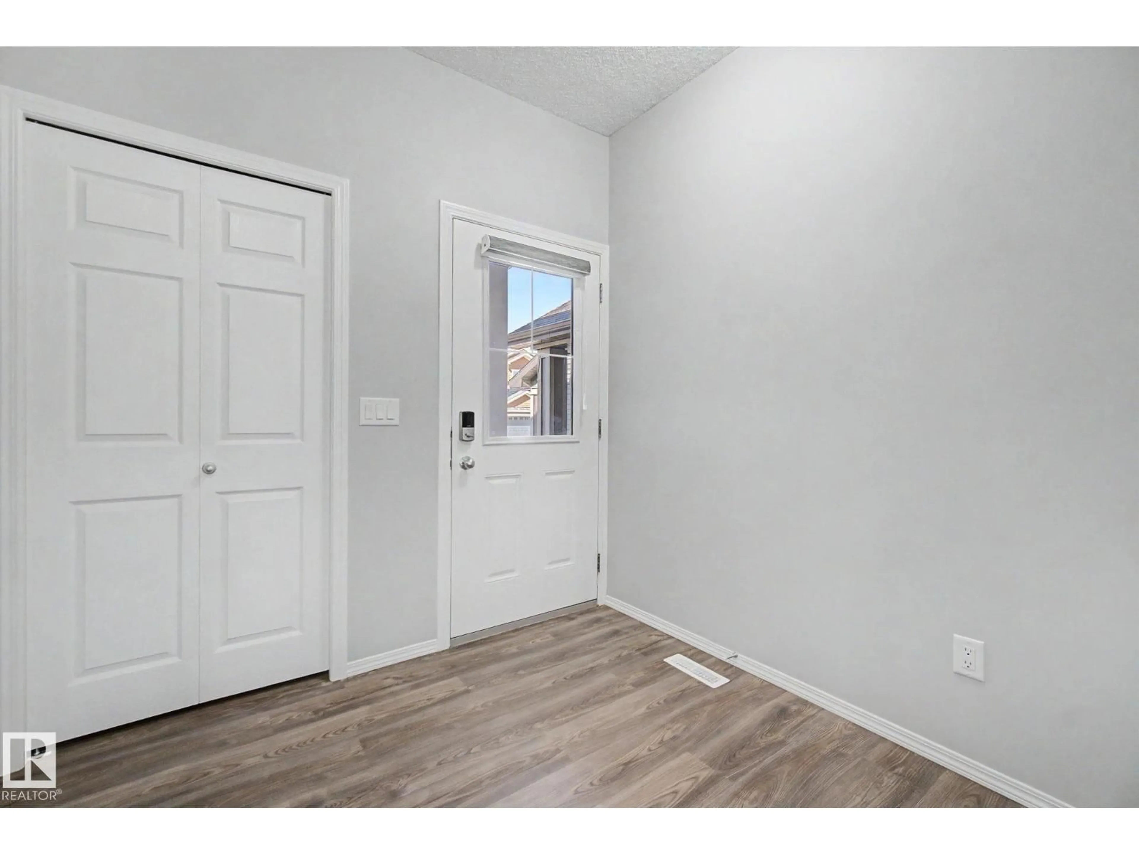 Indoor entryway for 3423 CHECKNITA TC, Edmonton Alberta T6W4H6
