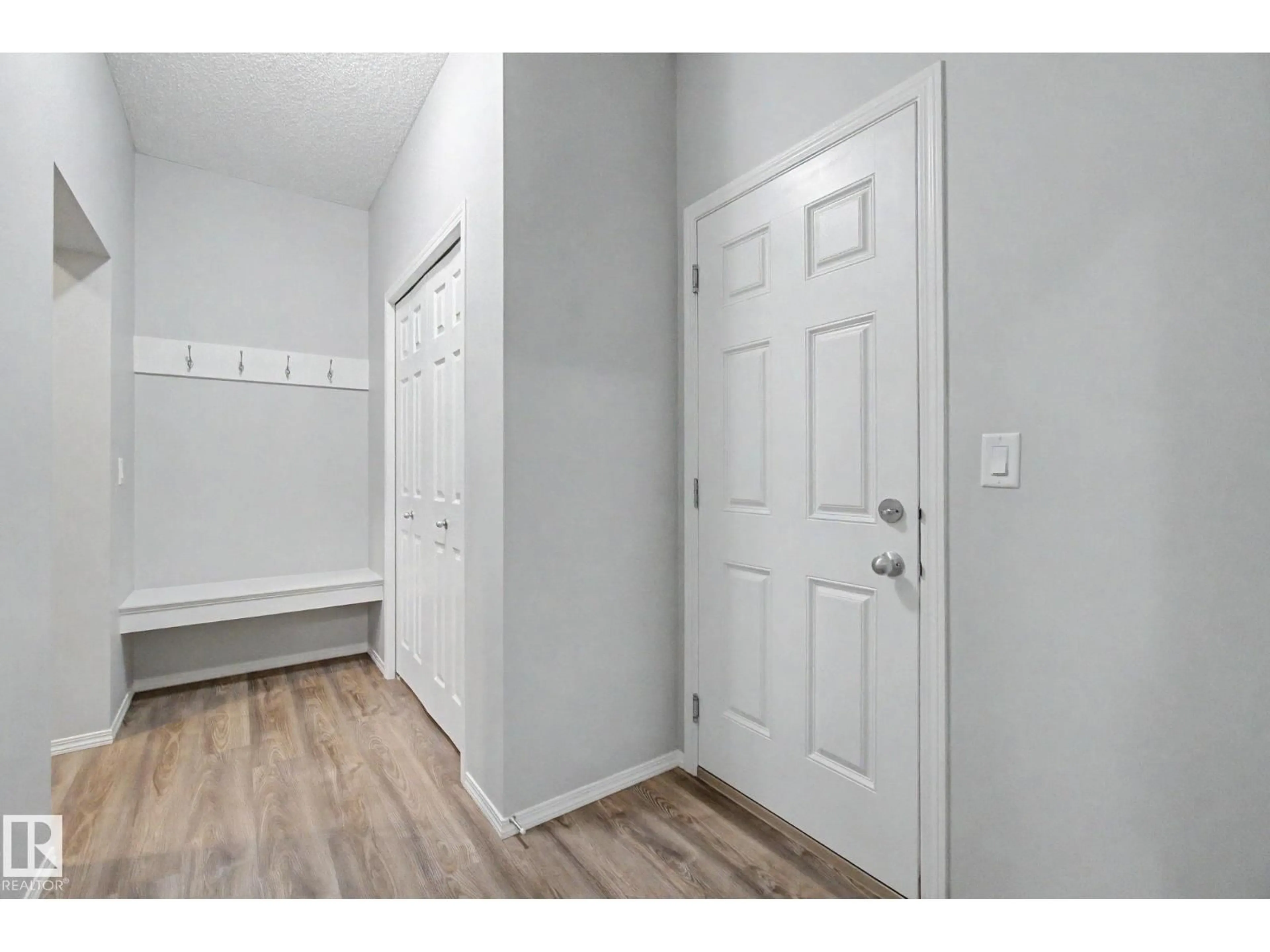 Indoor entryway for 3423 CHECKNITA TC, Edmonton Alberta T6W4H6