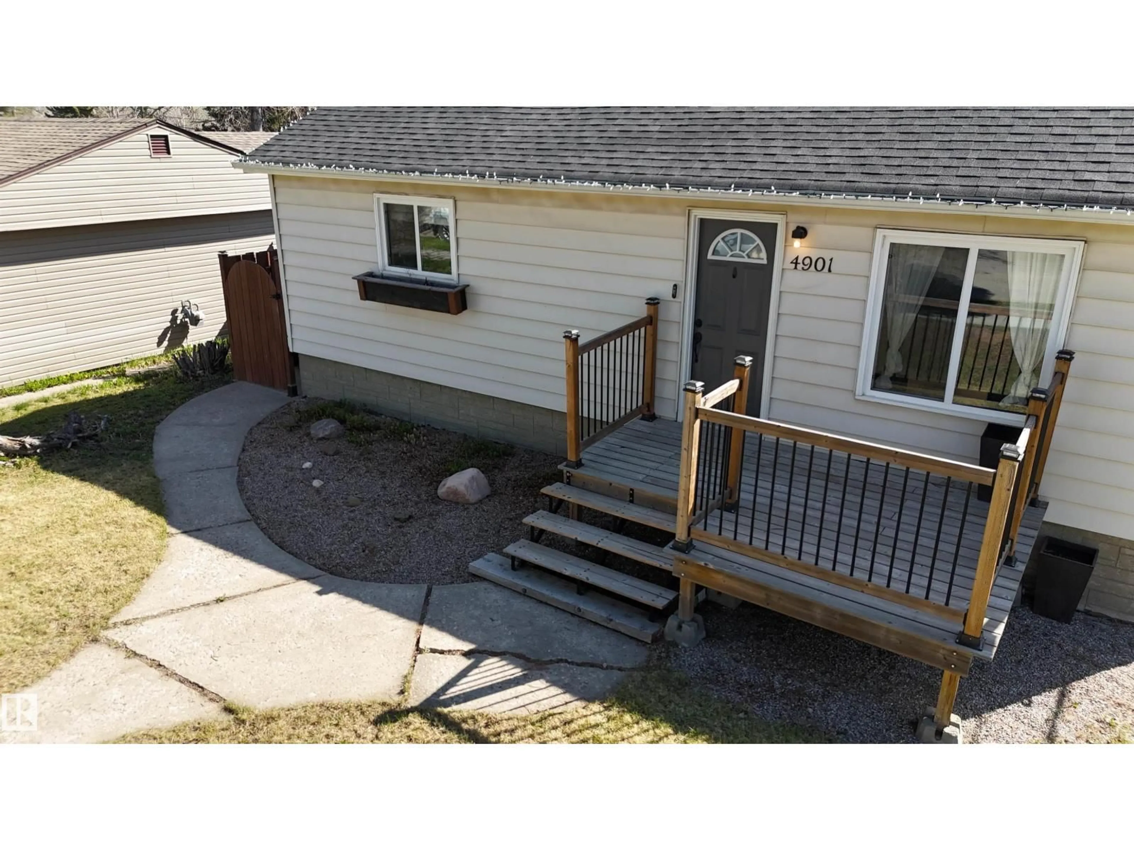 A pic from outside/outdoor area/front of a property/back of a property/a pic from drone, street for 4901 44 ST, Drayton Valley Alberta T7A1H3