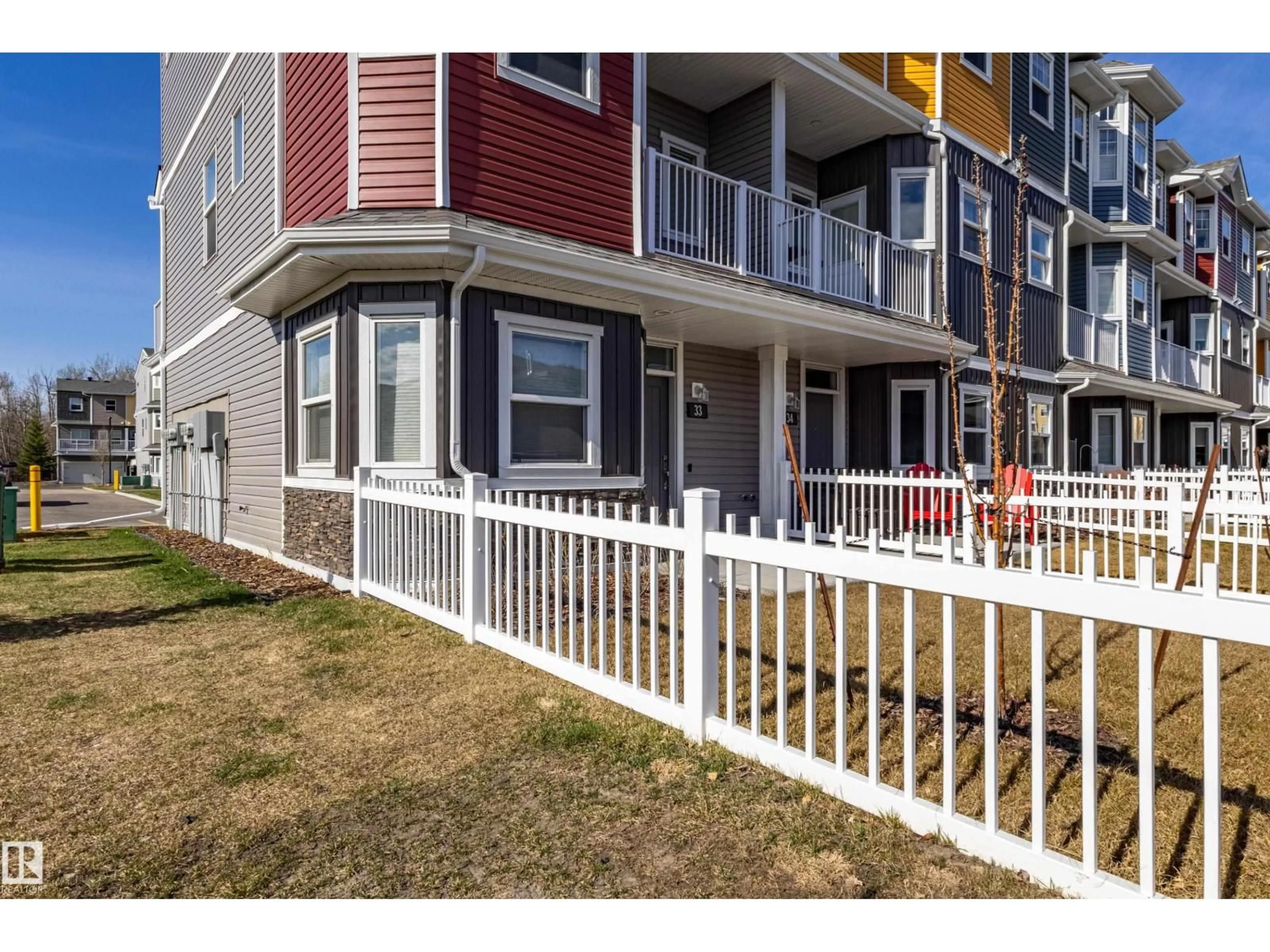 Home with vinyl exterior material, street for 33 150 EVERITT DR, St. Albert Alberta T8N7R8