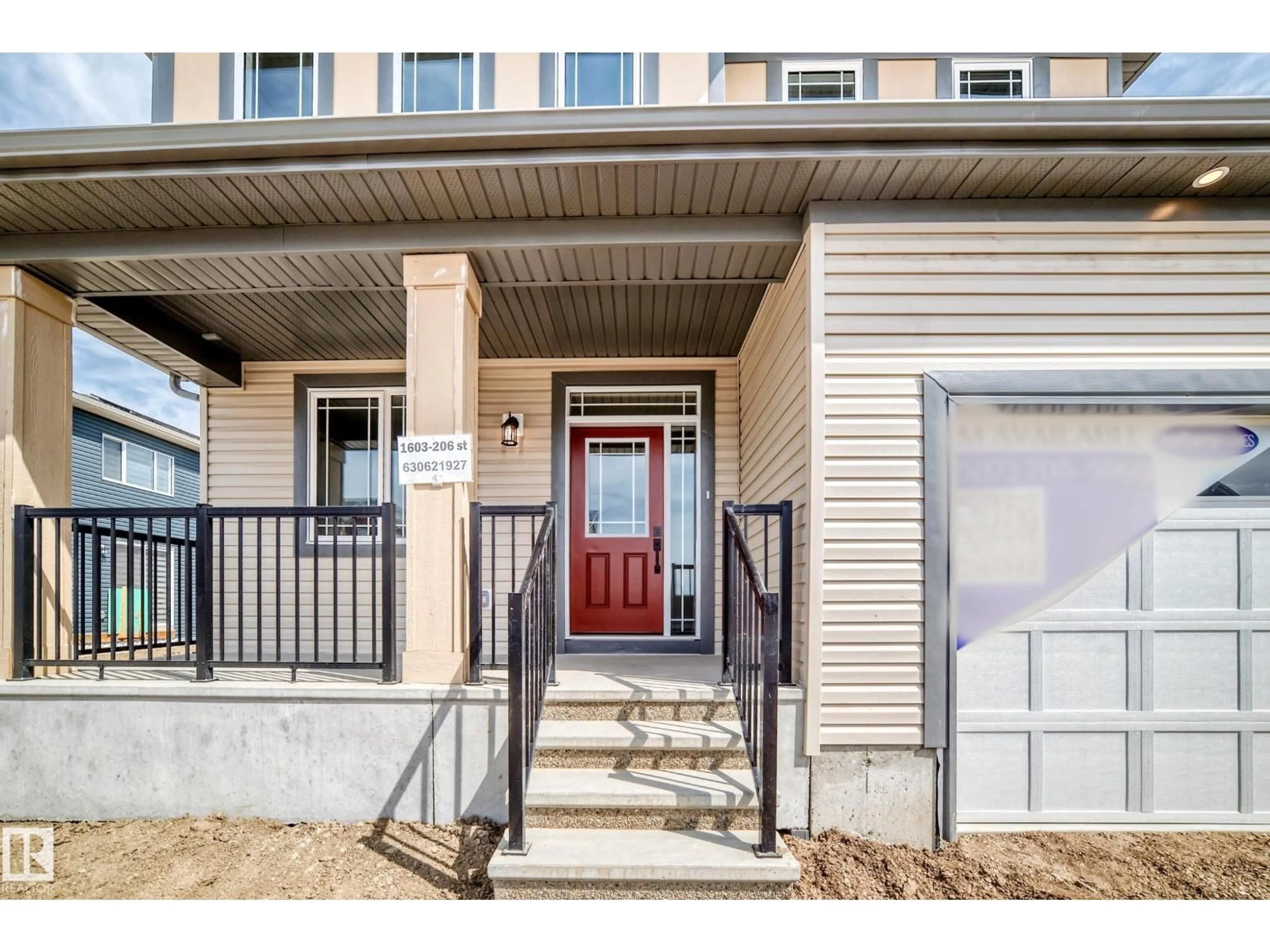 Indoor entryway for 1603 206 ST, Edmonton Alberta T6M3E7