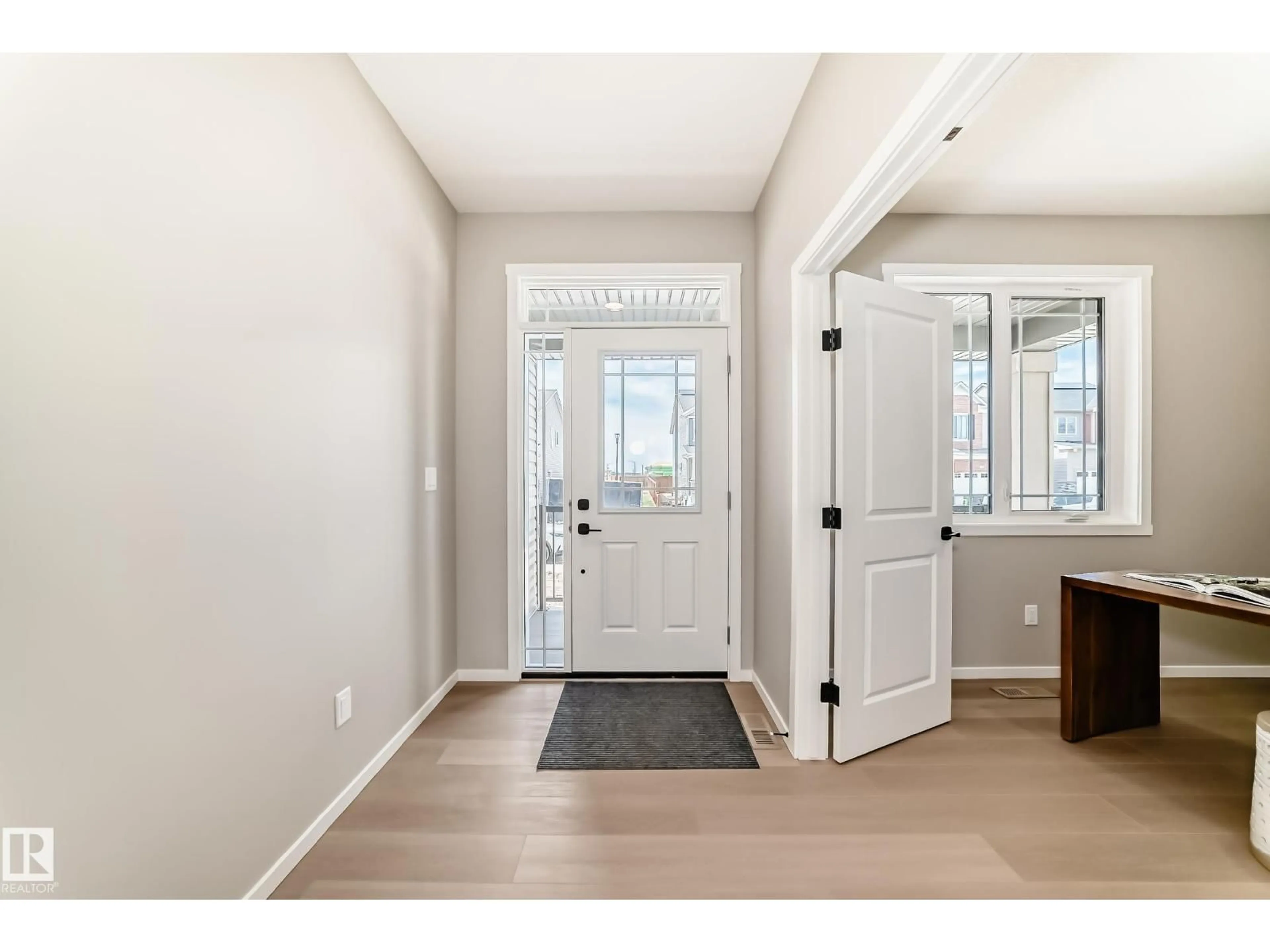 Indoor entryway for 1603 206 ST, Edmonton Alberta T6M3E7
