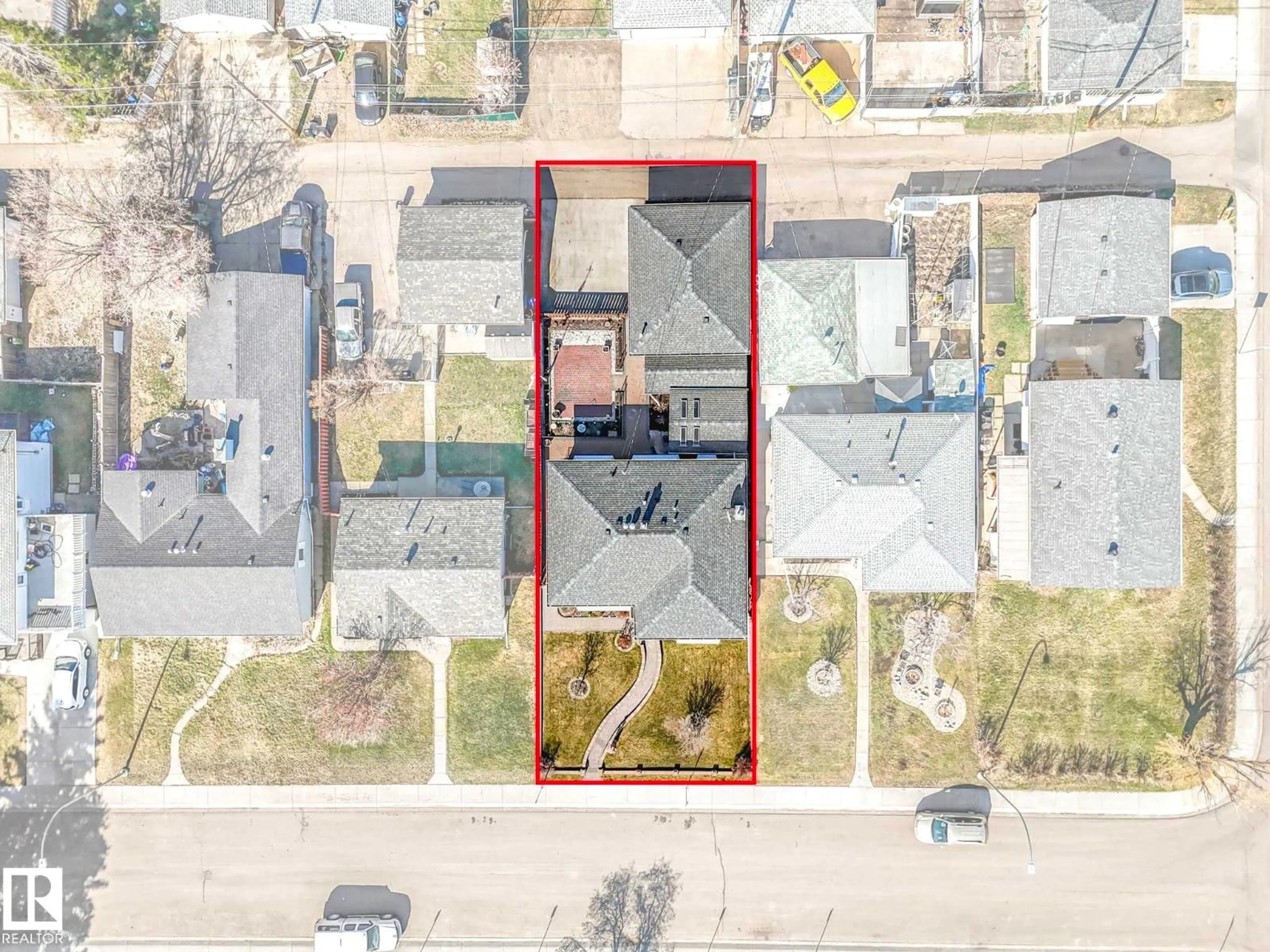A pic from outside/outdoor area/front of a property/back of a property/a pic from drone, street for 13532 113 ST, Edmonton Alberta T5E5B1