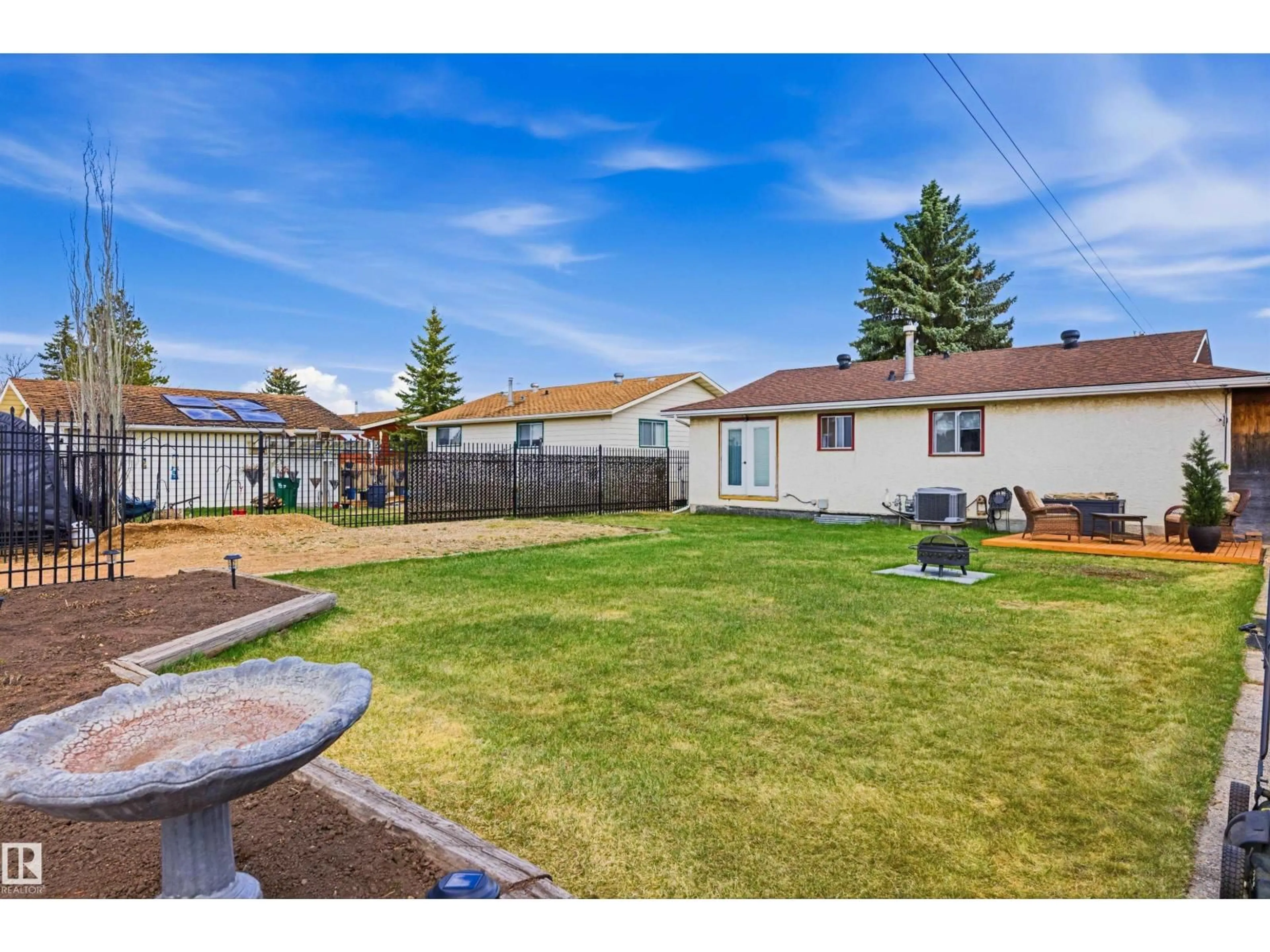 A pic from outside/outdoor area/front of a property/back of a property/a pic from drone, street for 5012 45 ST, Lamont Alberta T0B2R0