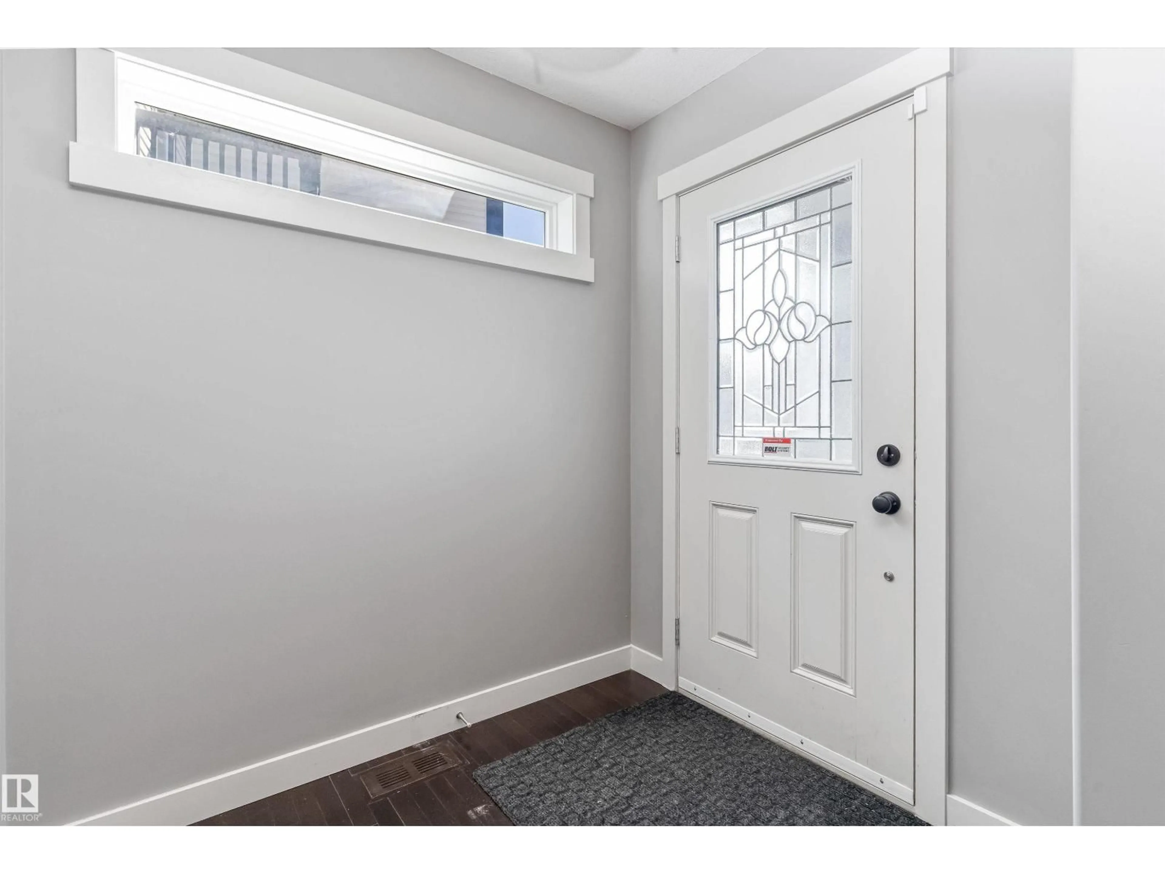 Indoor entryway for 3318 21A AV, Edmonton Alberta T6T0L1