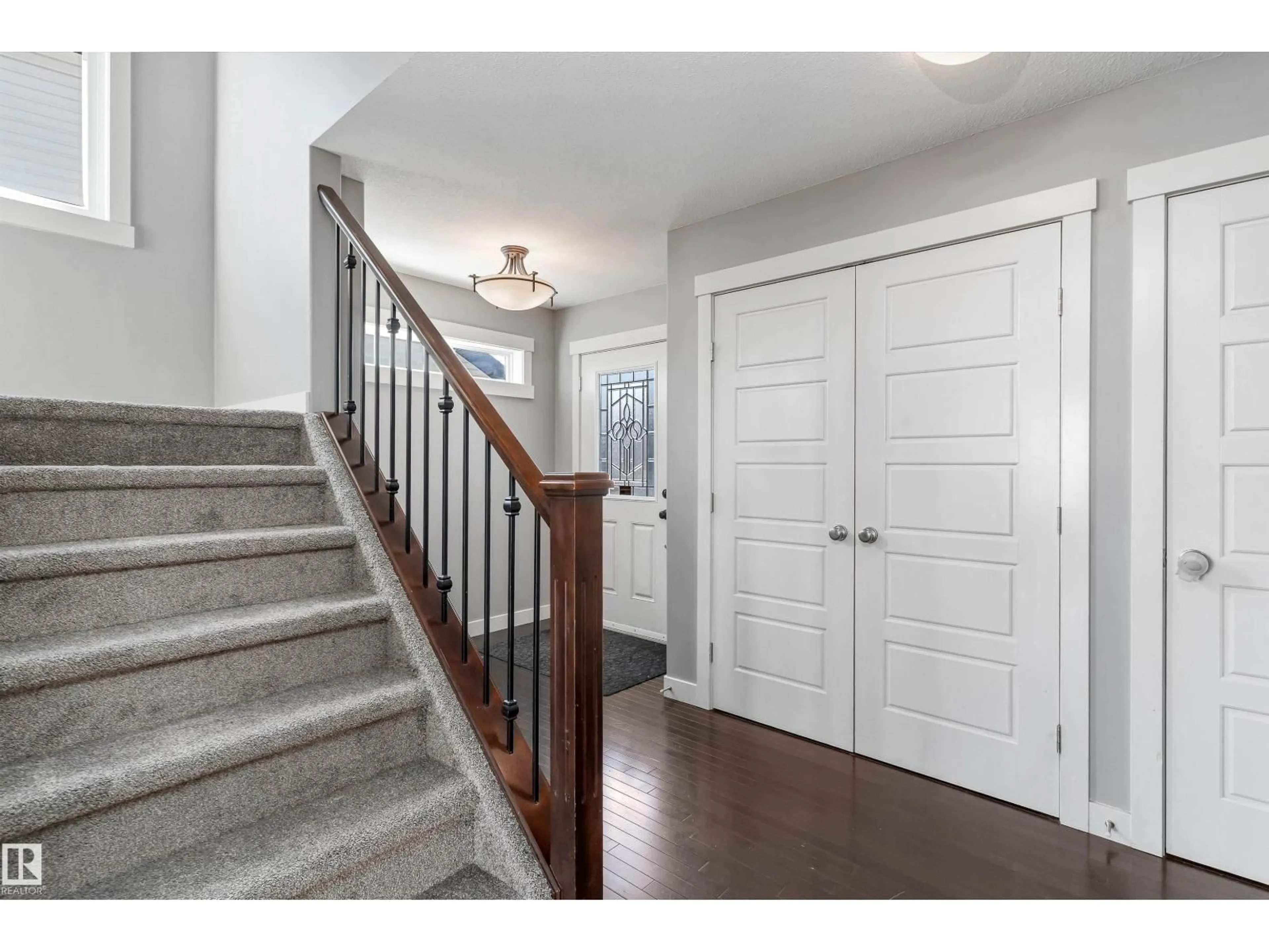 Indoor entryway for 3318 21A AV, Edmonton Alberta T6T0L1
