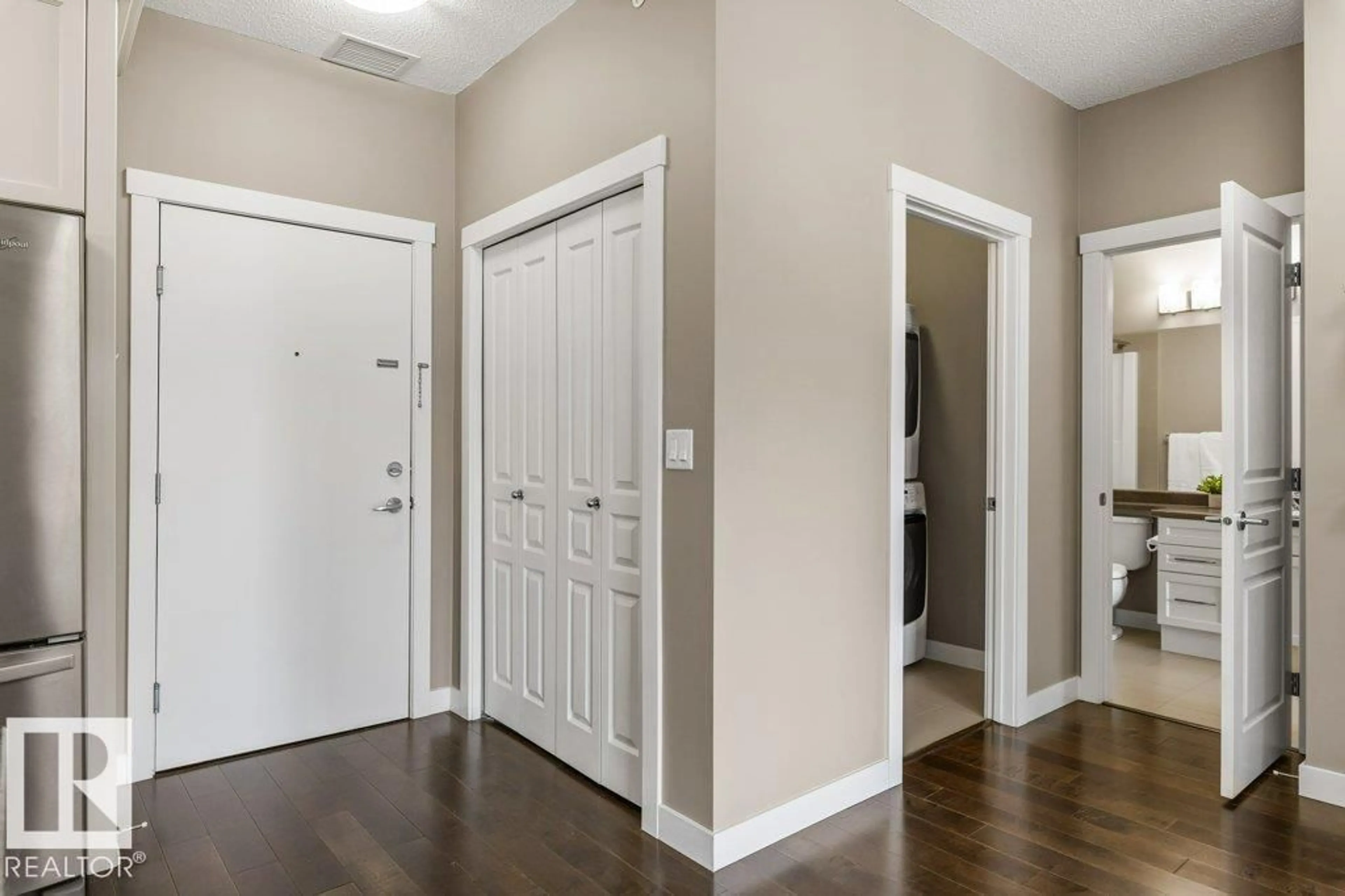 Indoor entryway for #409 - 2207 44 AV NW, Edmonton Alberta T6T0T2