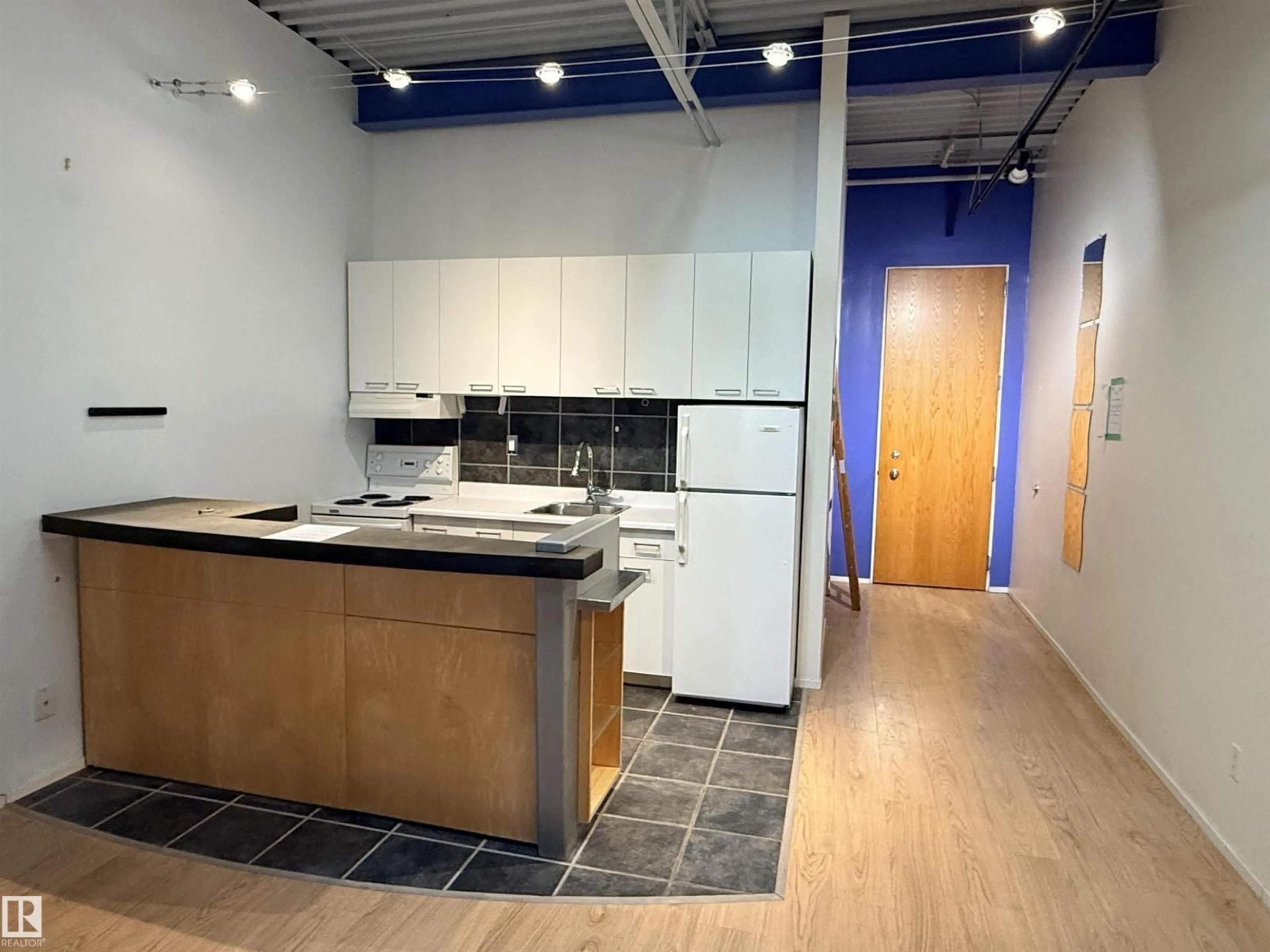 Standard kitchen, unknown for 310 - 10355 105 ST NW, Edmonton Alberta T5J1E8