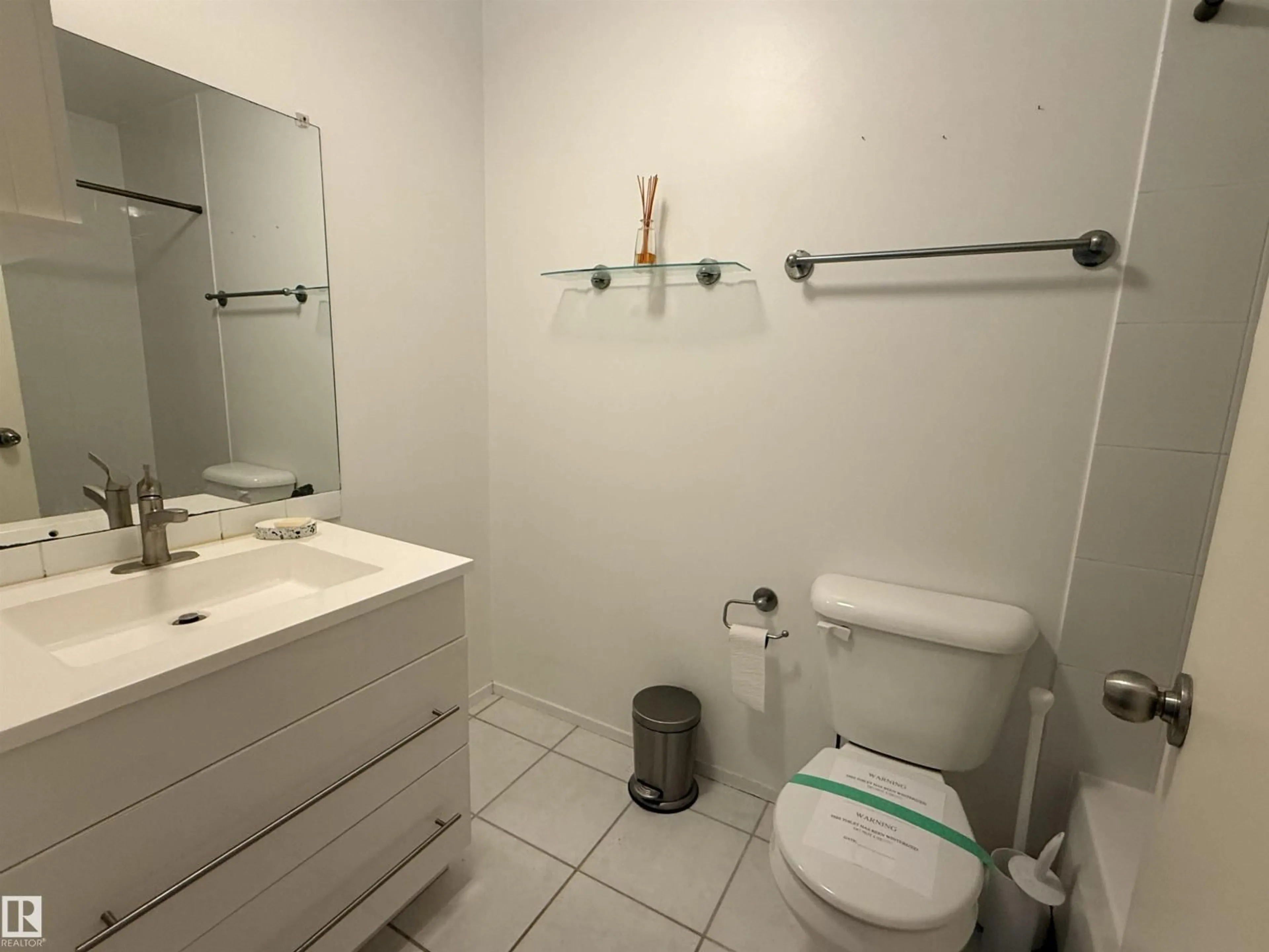 A pic of a room for 310 - 10355 105 ST NW, Edmonton Alberta T5J1E8