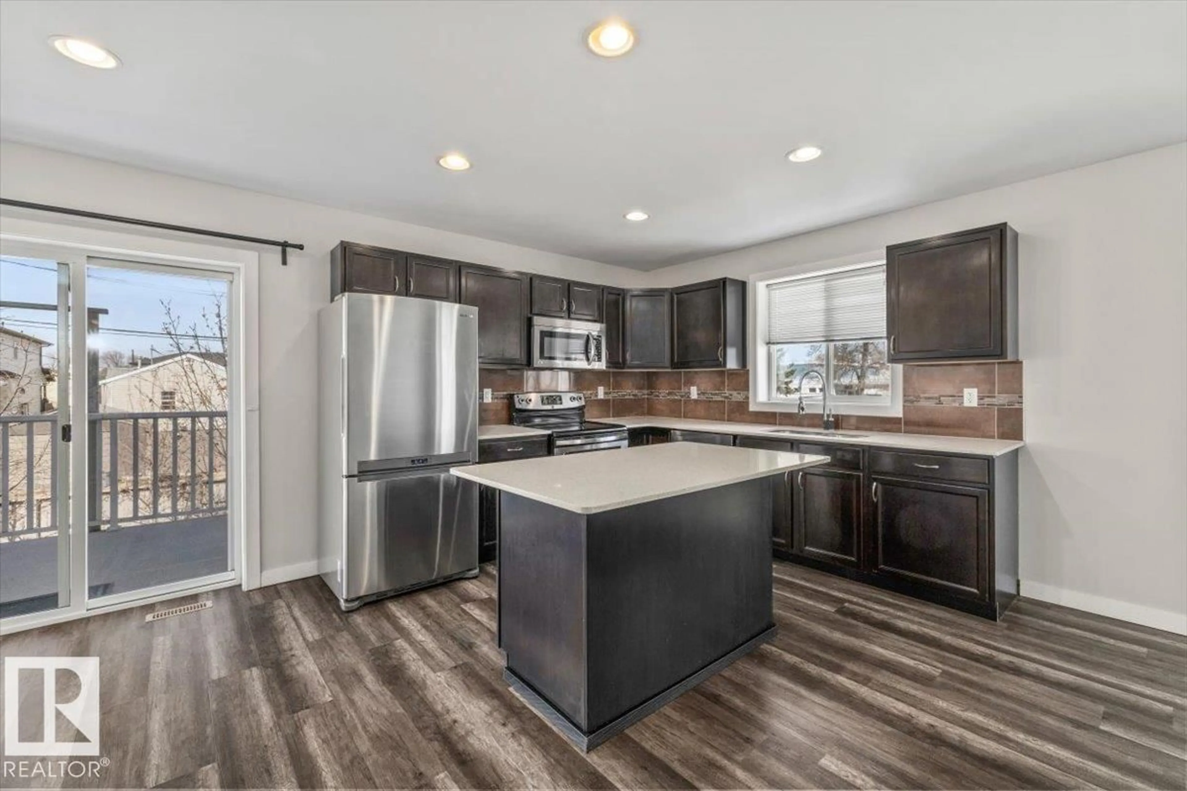 Open concept kitchen, unknown for 15805 104 AV, Edmonton Alberta T5P2Y3