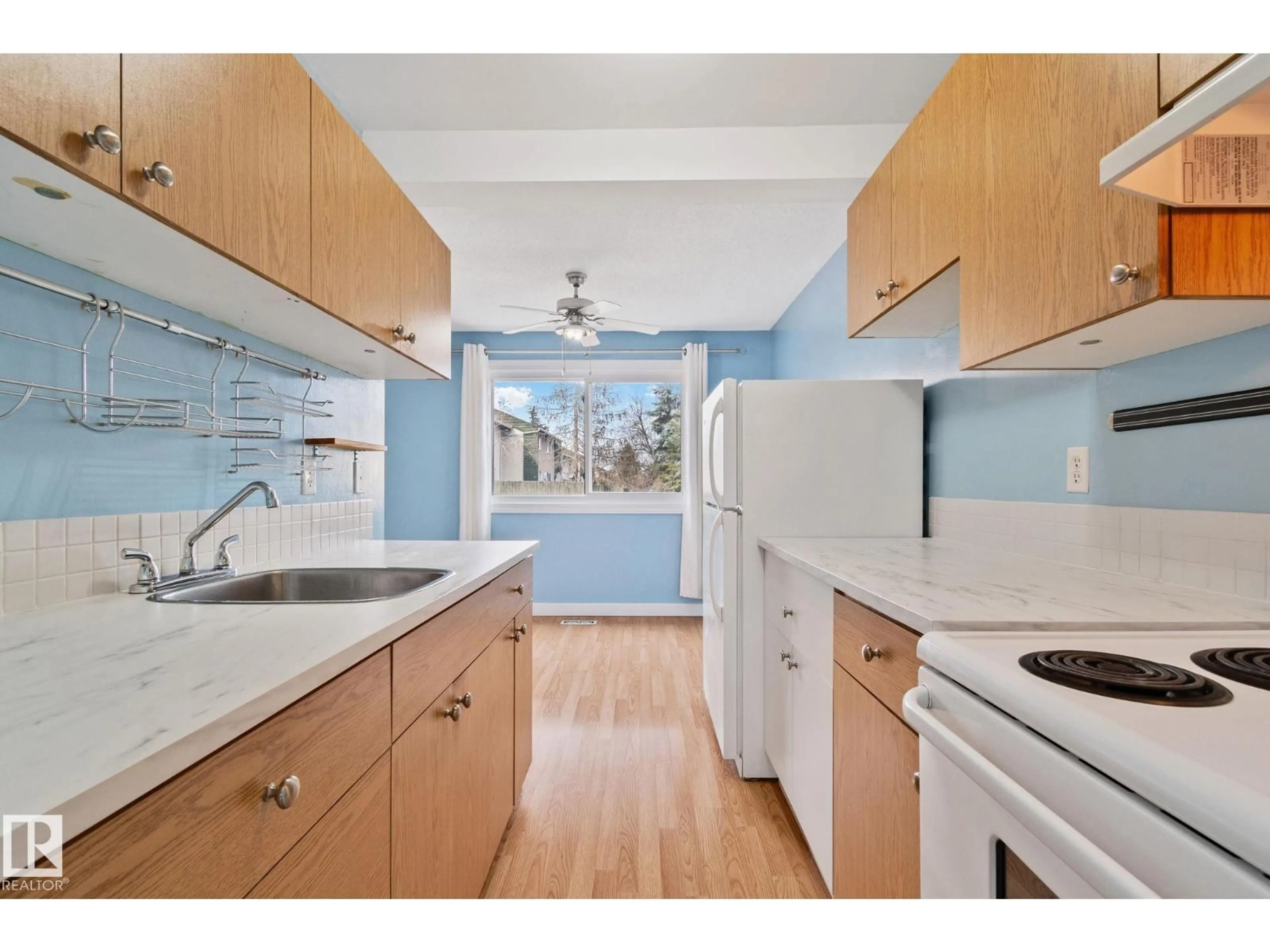 Standard kitchen, unknown for 857 ABBOTTSFIELD RD, Edmonton Alberta T5W4R4