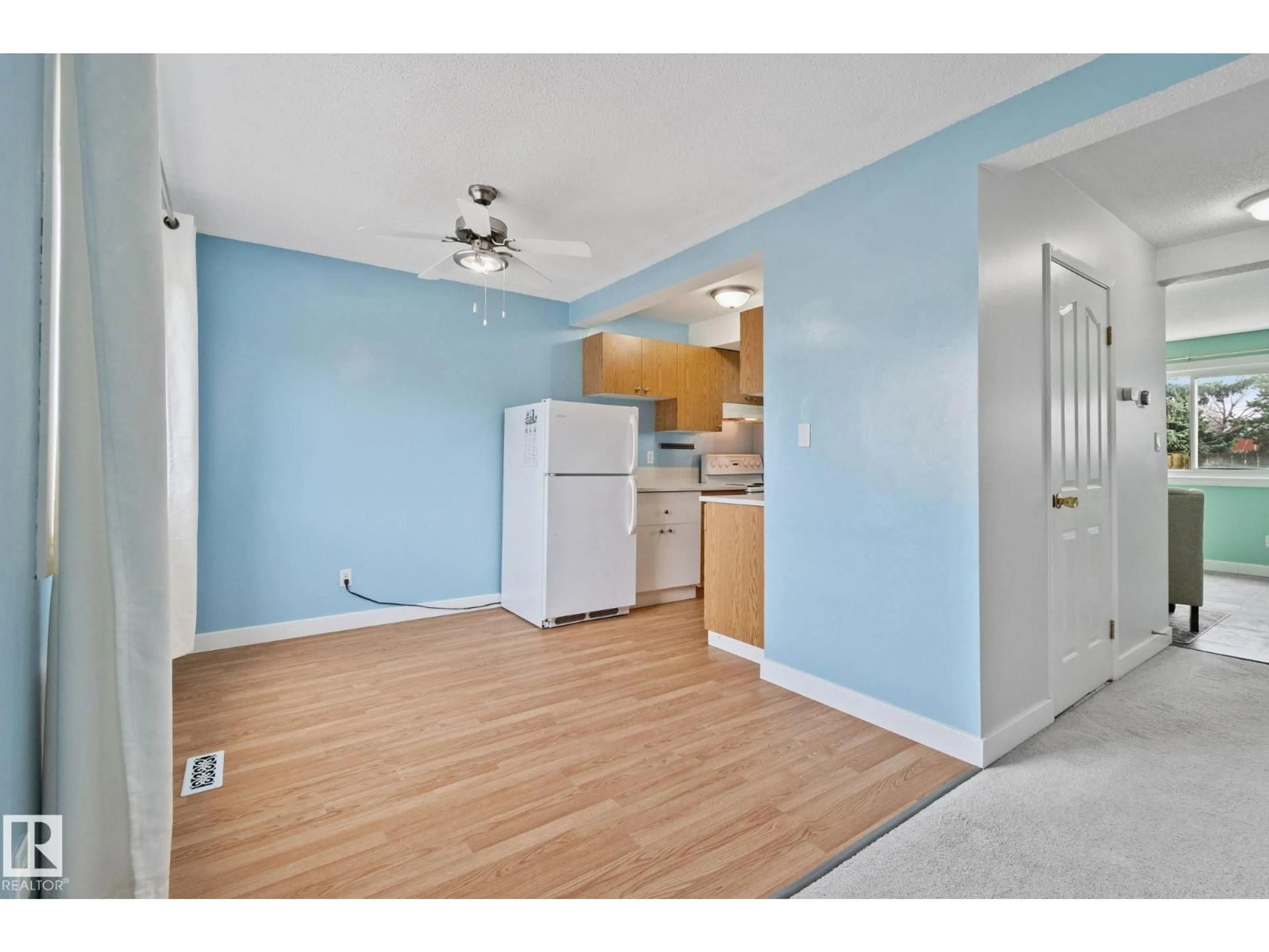 Unknown for 857 ABBOTTSFIELD RD, Edmonton Alberta T5W4R4