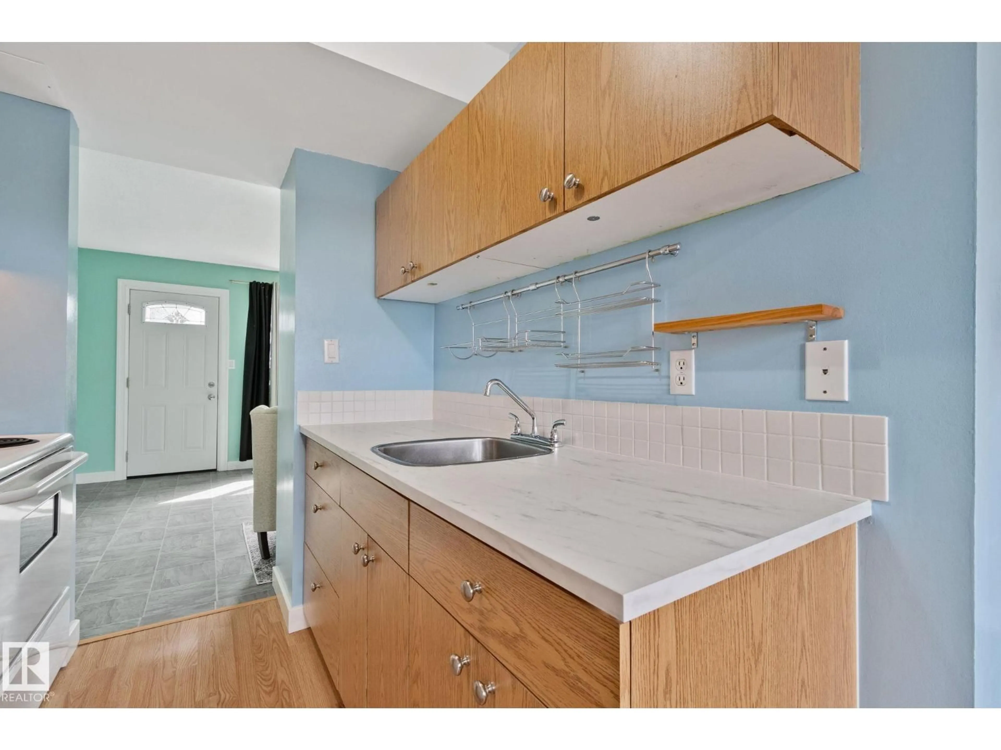Standard kitchen, ceramic/tile floor for 857 ABBOTTSFIELD RD, Edmonton Alberta T5W4R4