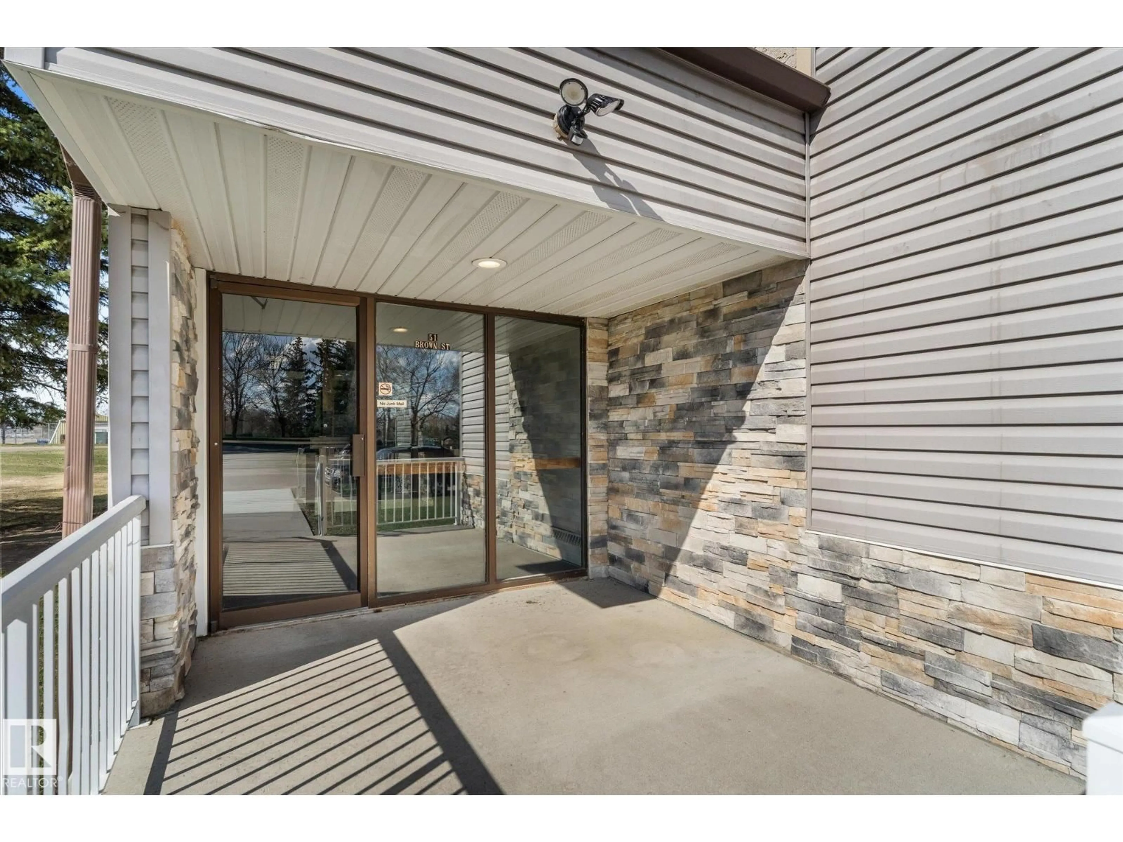 Indoor entryway for 101 BROWN ST, Stony Plain Alberta T7Z1P2