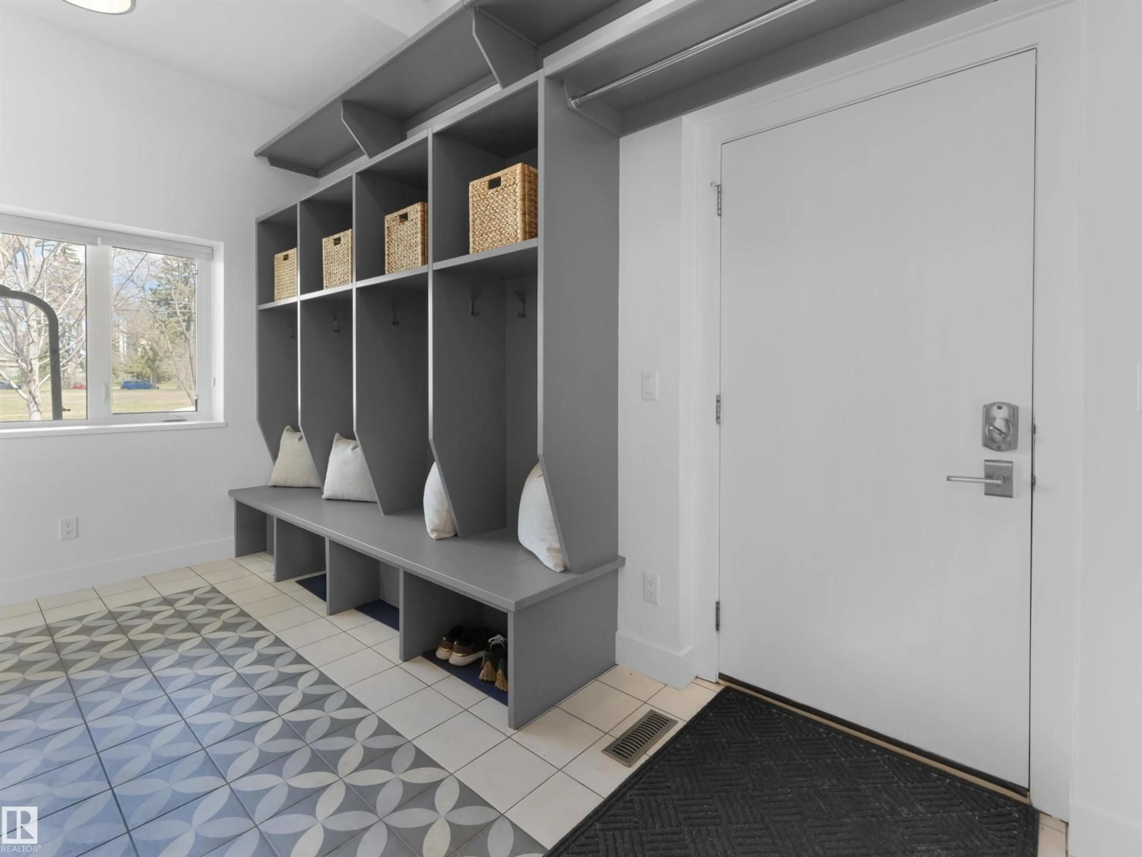 Indoor entryway for NW - 11251 79 AV, Edmonton Alberta T6G0P2