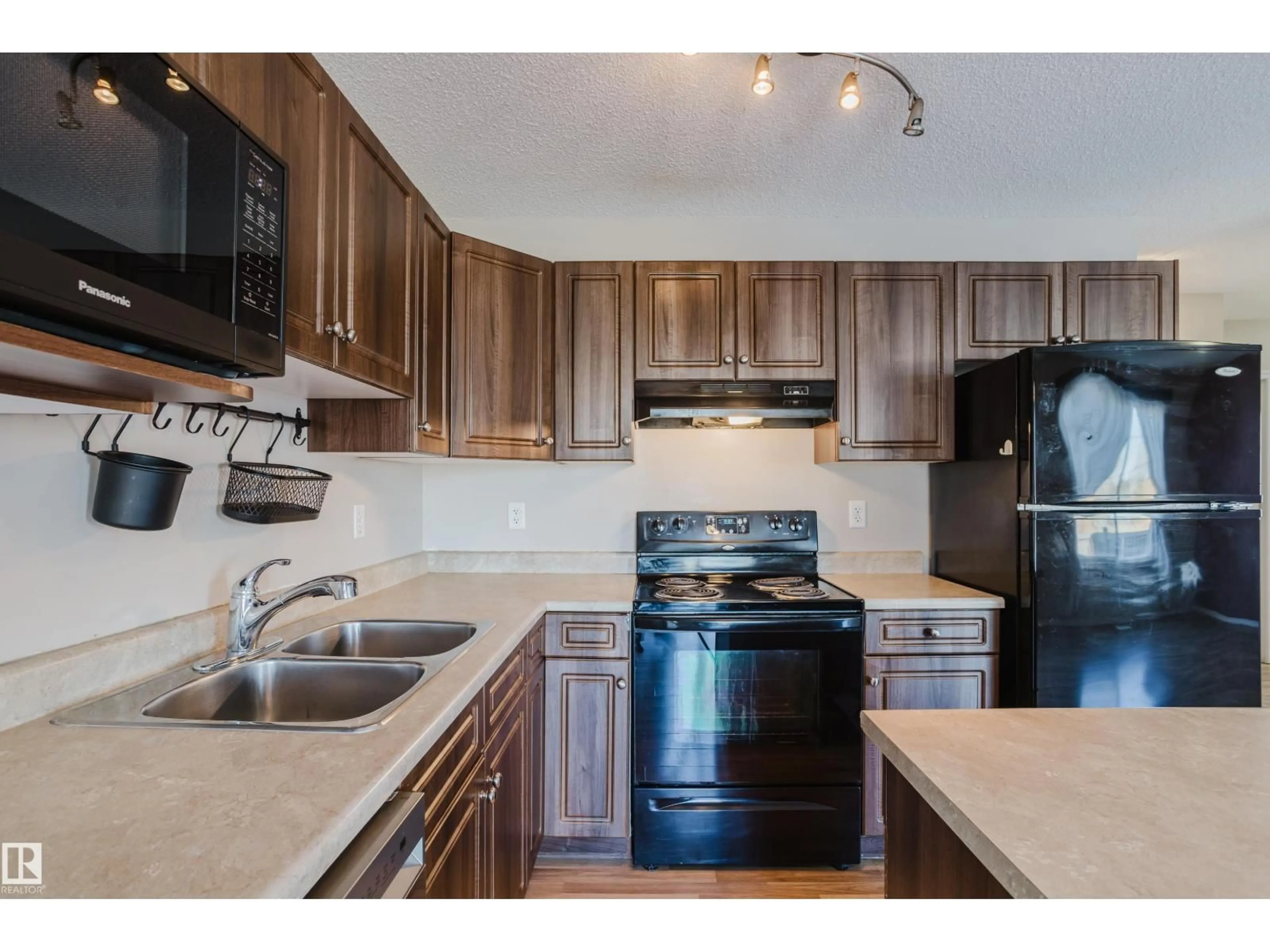 Standard kitchen, wood/laminate floor for 1666 MELROSE PL, Edmonton Alberta T6W1X6