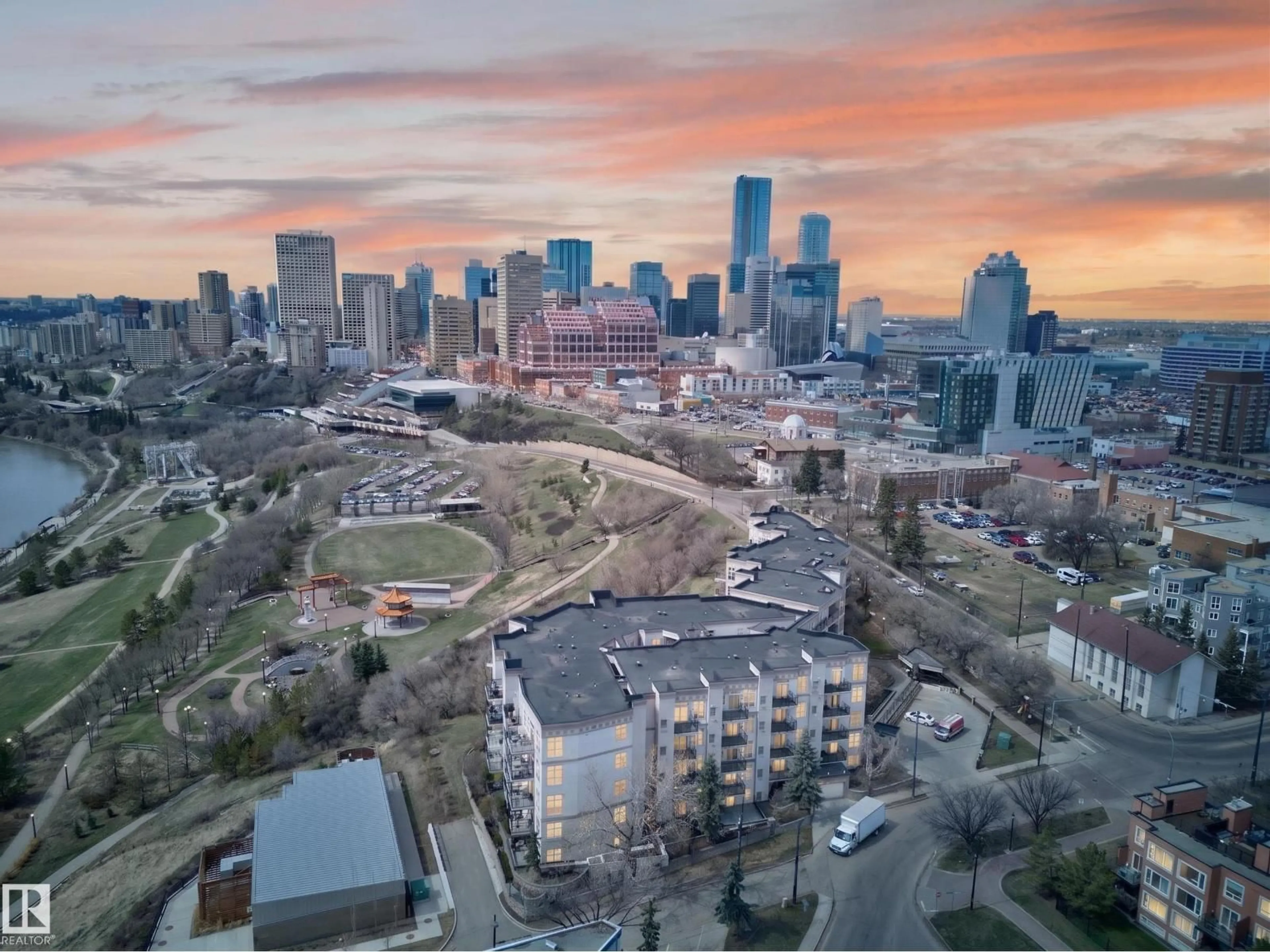 A pic from outside/outdoor area/front of a property/back of a property/a pic from drone, city buildings view from balcony for 516 9507 101 AV NW, Edmonton Alberta T5H4R1