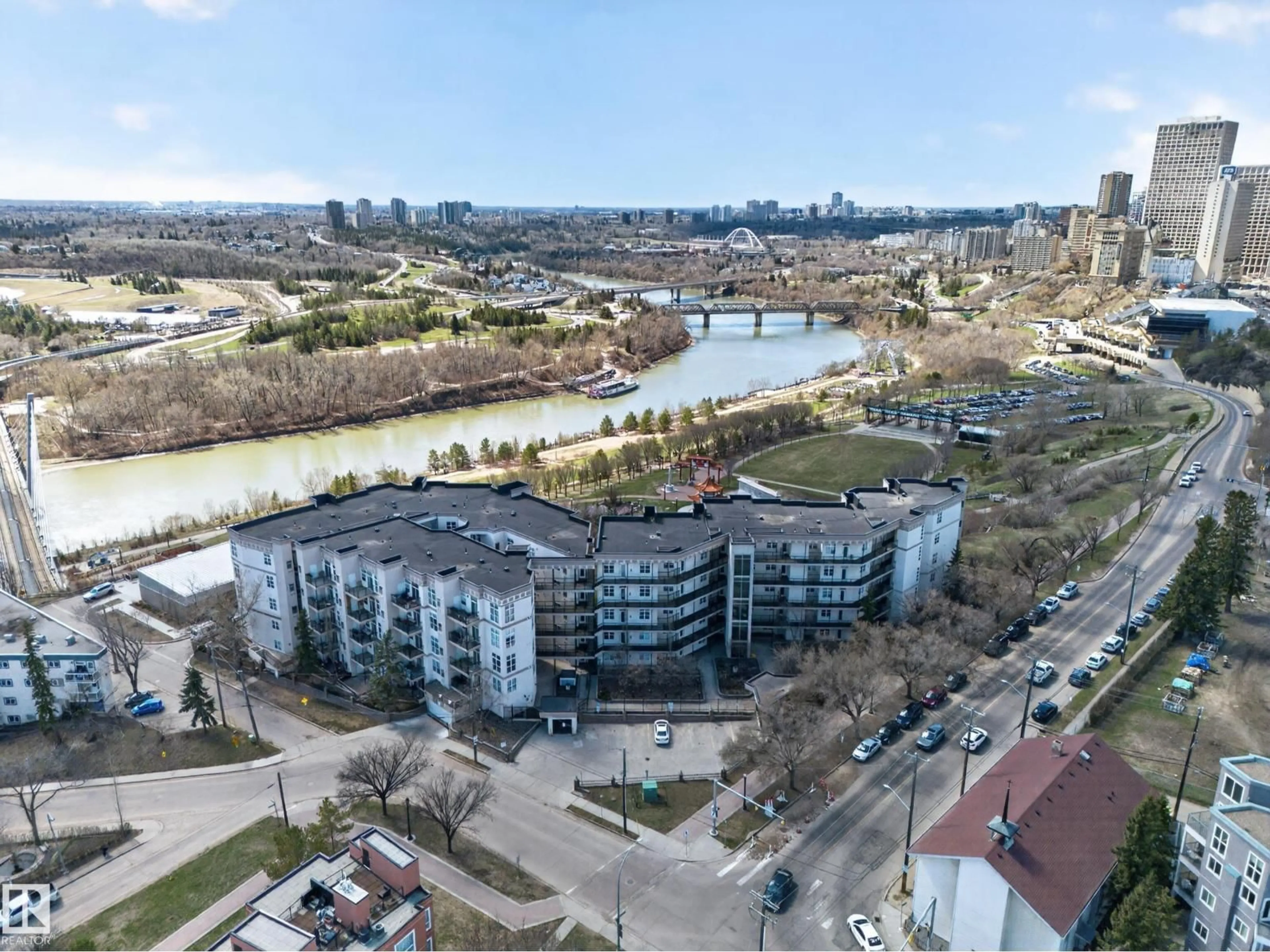 A pic from outside/outdoor area/front of a property/back of a property/a pic from drone, city buildings view from balcony for 516 9507 101 AV NW, Edmonton Alberta T5H4R1