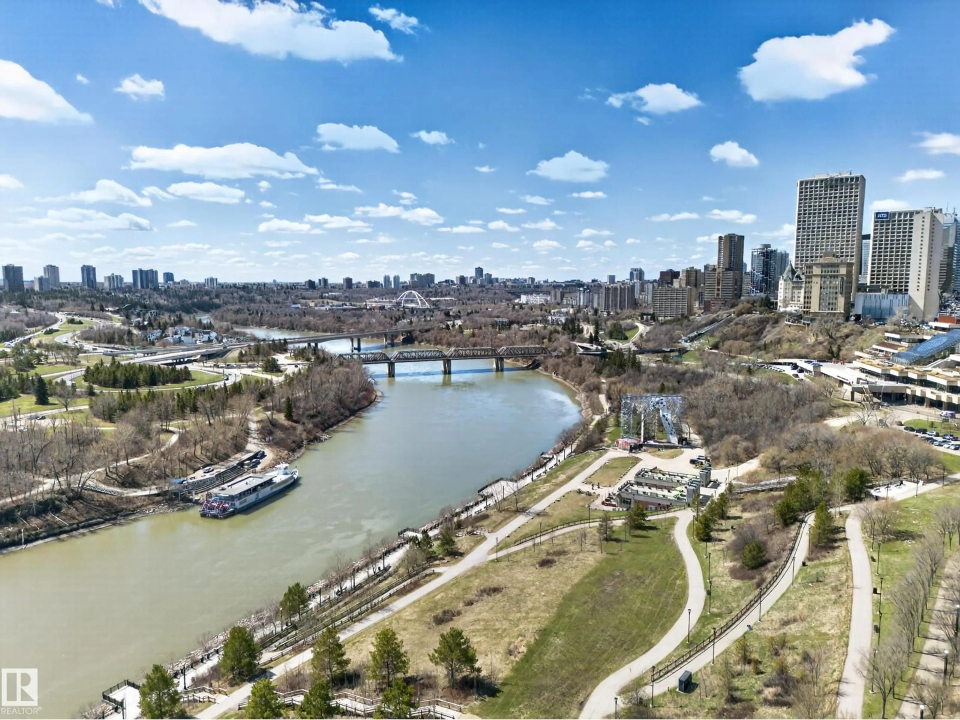 A pic from outside/outdoor area/front of a property/back of a property/a pic from drone, water/lake/river/ocean view for 516 9507 101 AV NW, Edmonton Alberta T5H4R1