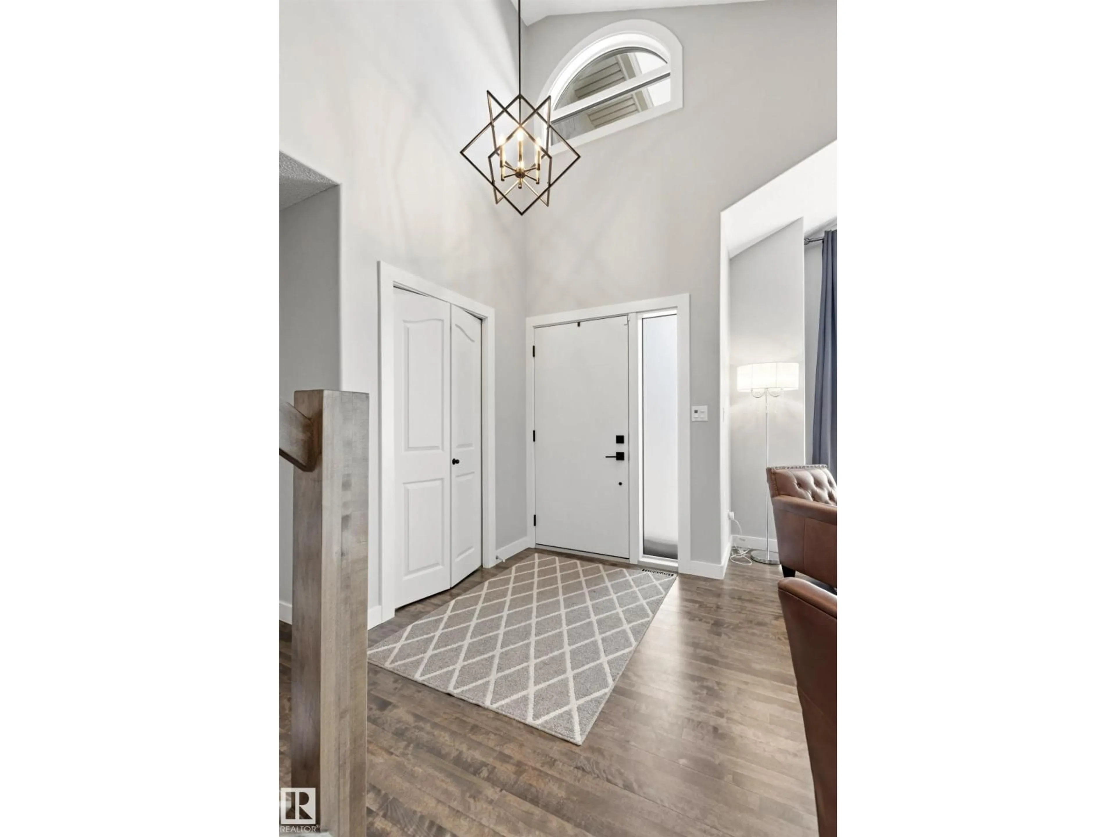 Indoor entryway for 200 FERGUSON PL, Edmonton Alberta T6R2C8