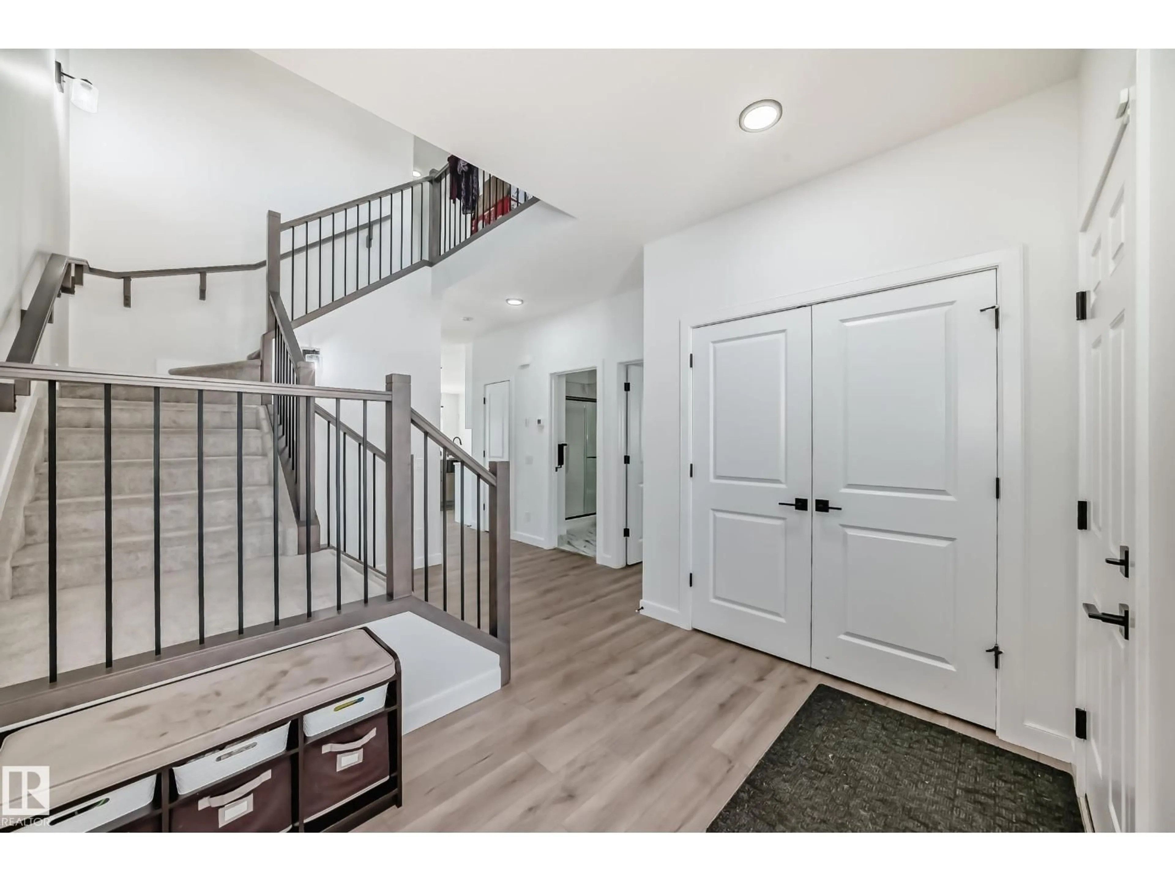 Indoor entryway for 3247 CHERNOWSKI WY, Edmonton Alberta T6W5H2