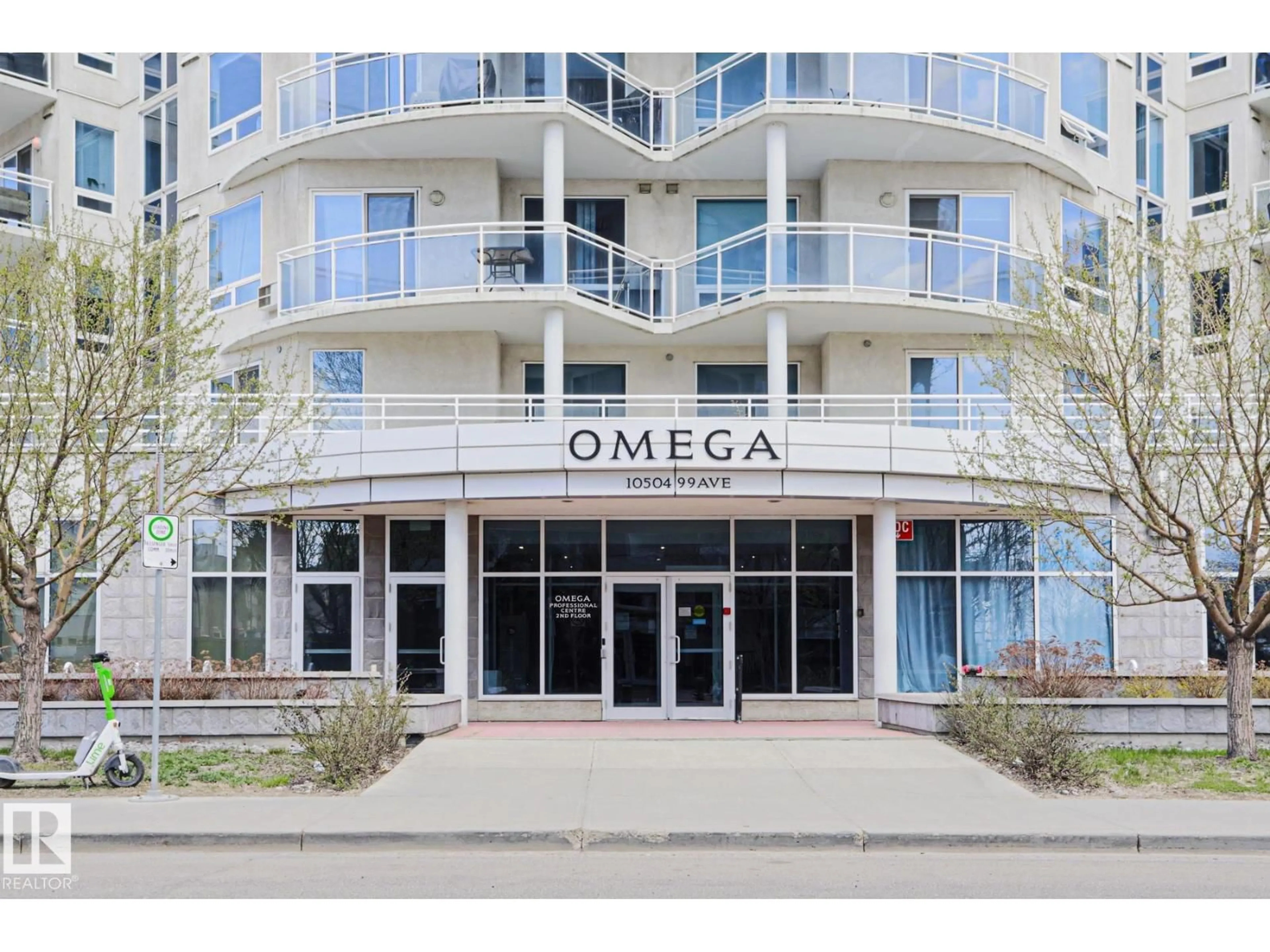 Indoor foyer for 902 10504 99 AV NW, Edmonton Alberta T5K1B2