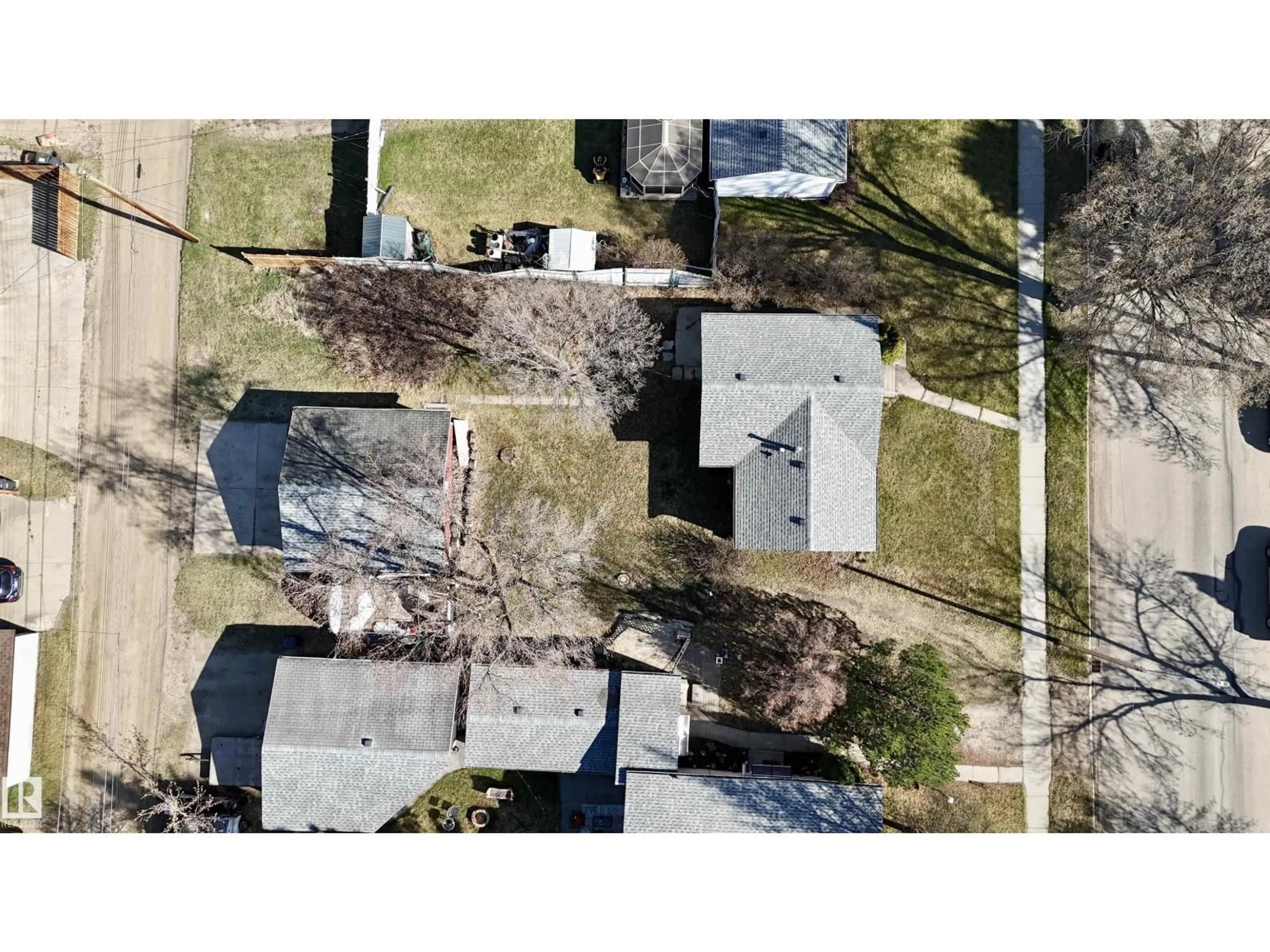 A pic from outside/outdoor area/front of a property/back of a property/a pic from drone, street for 8 MICHIGAN ST, Devon Alberta T9G1H6