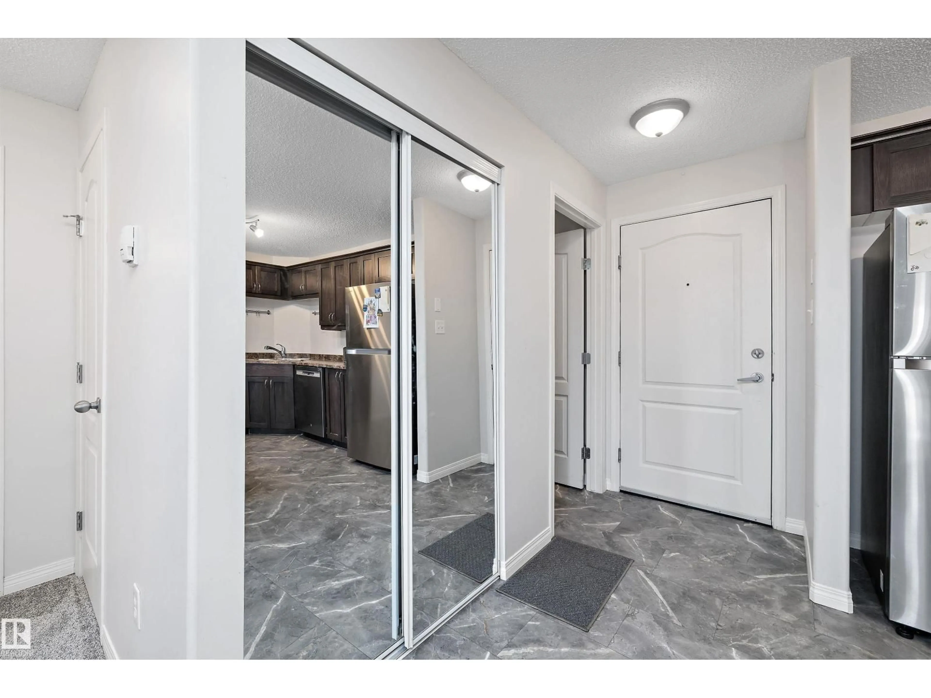 Indoor entryway for #1128 - 1128 CLAREVIEW STATION DR, Edmonton Alberta T5Y0E6