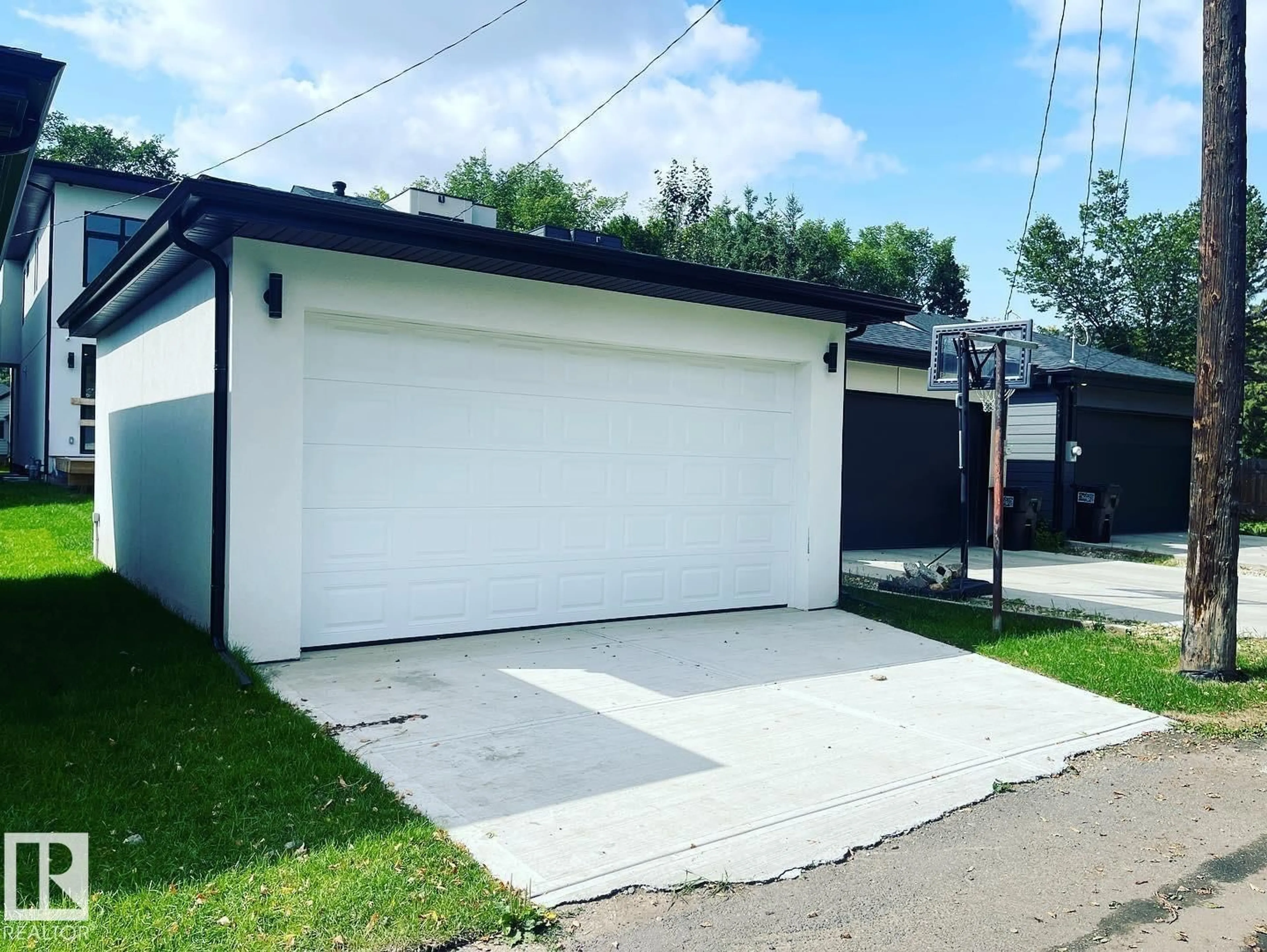 Indoor garage for 10227 146 ST, Edmonton Alberta T5N3A1