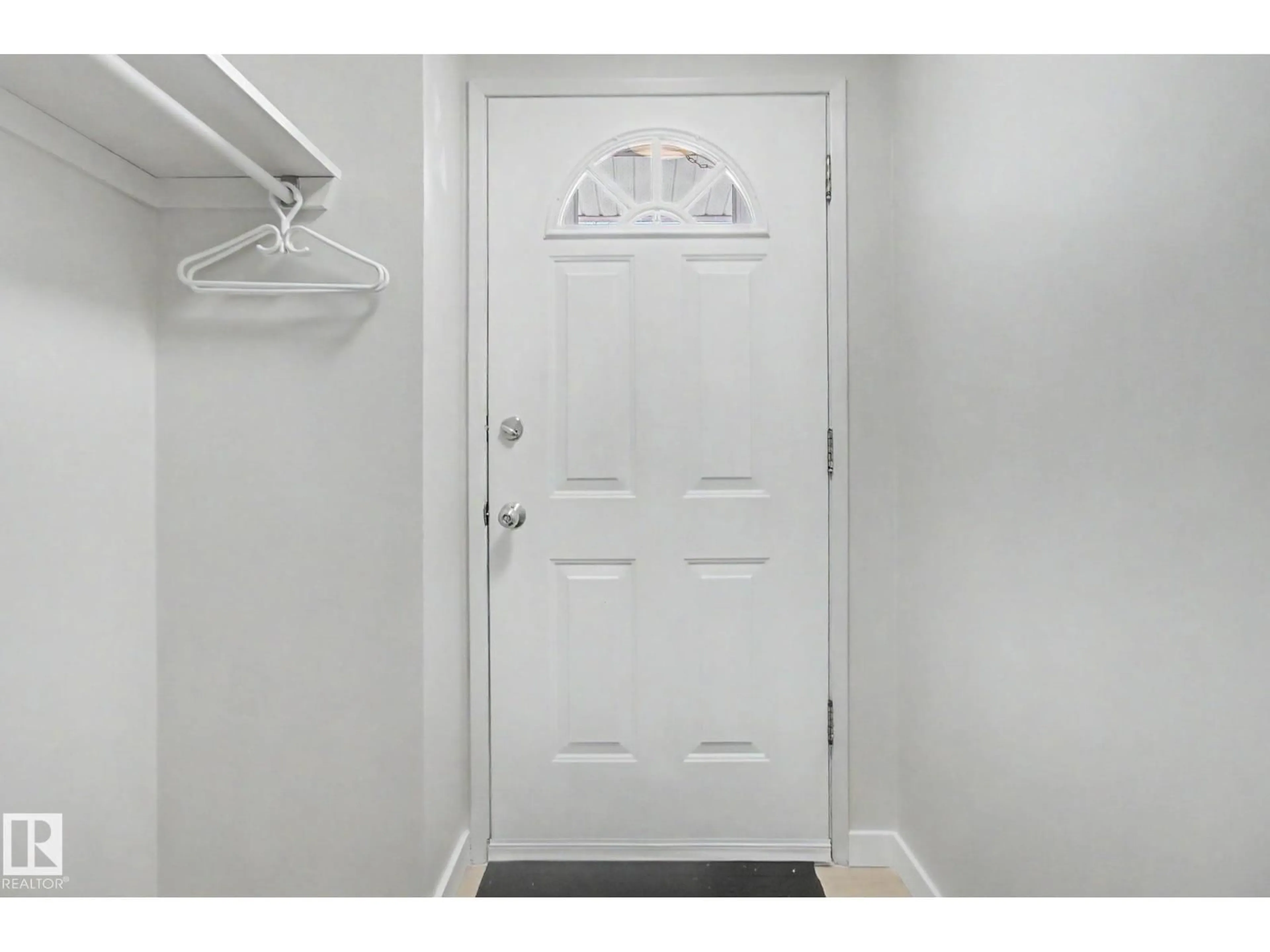 Indoor entryway for 14315 58 ST, Edmonton Alberta T5A1N6