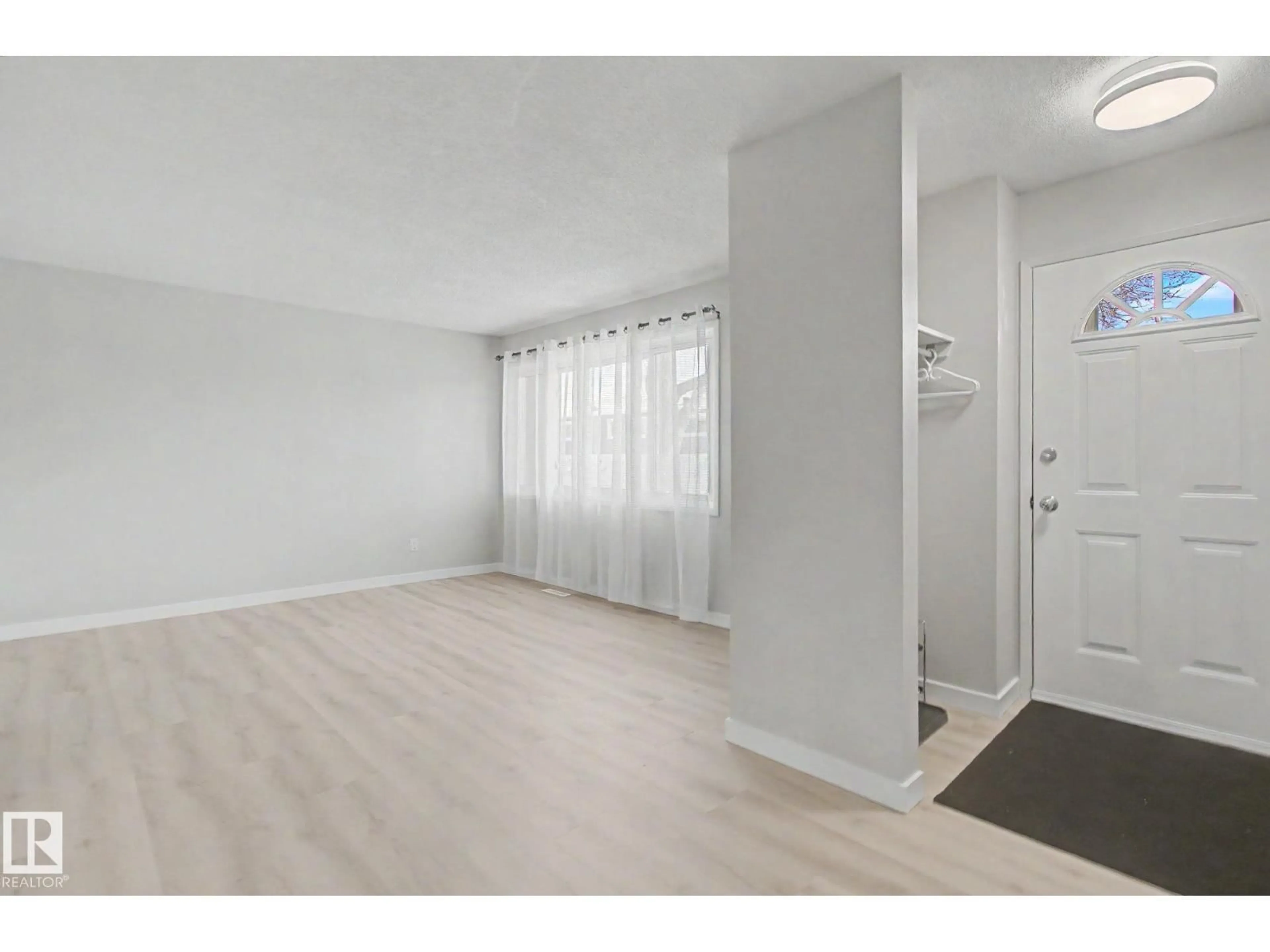 A pic of a room for 14315 58 ST, Edmonton Alberta T5A1N6