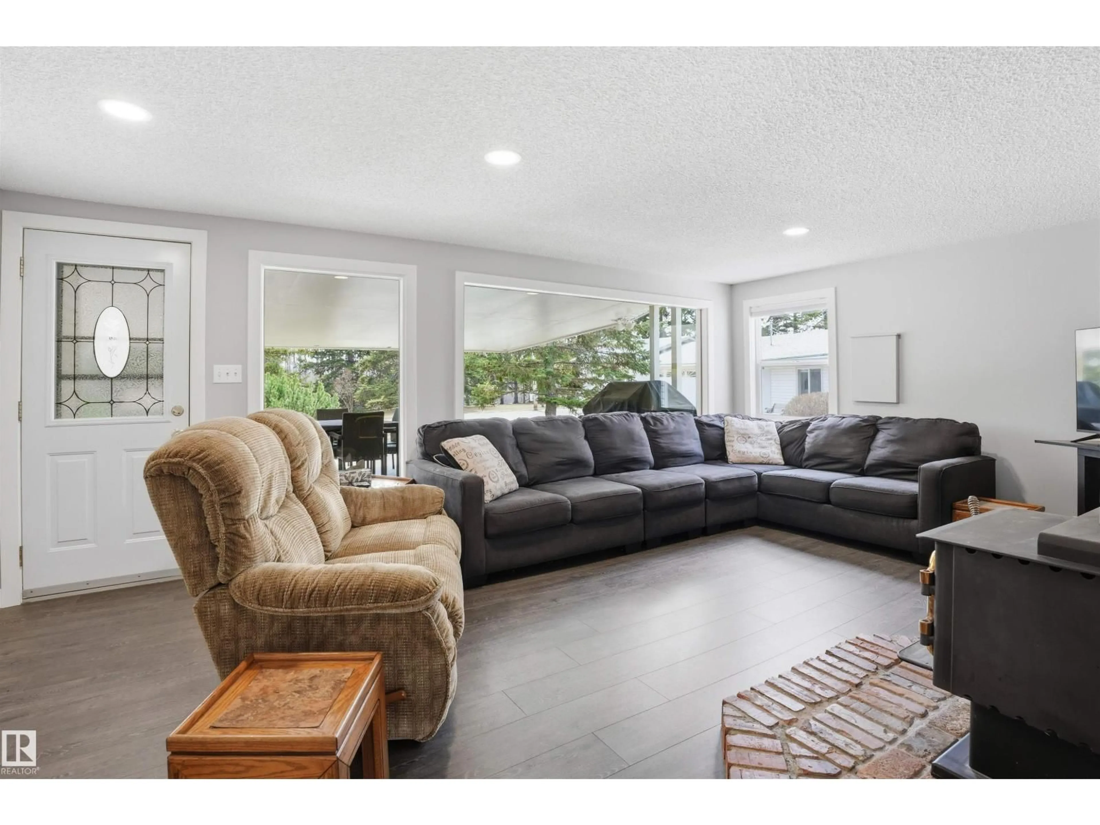 Living room with furniture, unknown for 112 - 55107 RGE ROAD 33, Rural Lac Ste. Anne County Alberta T0E1A0