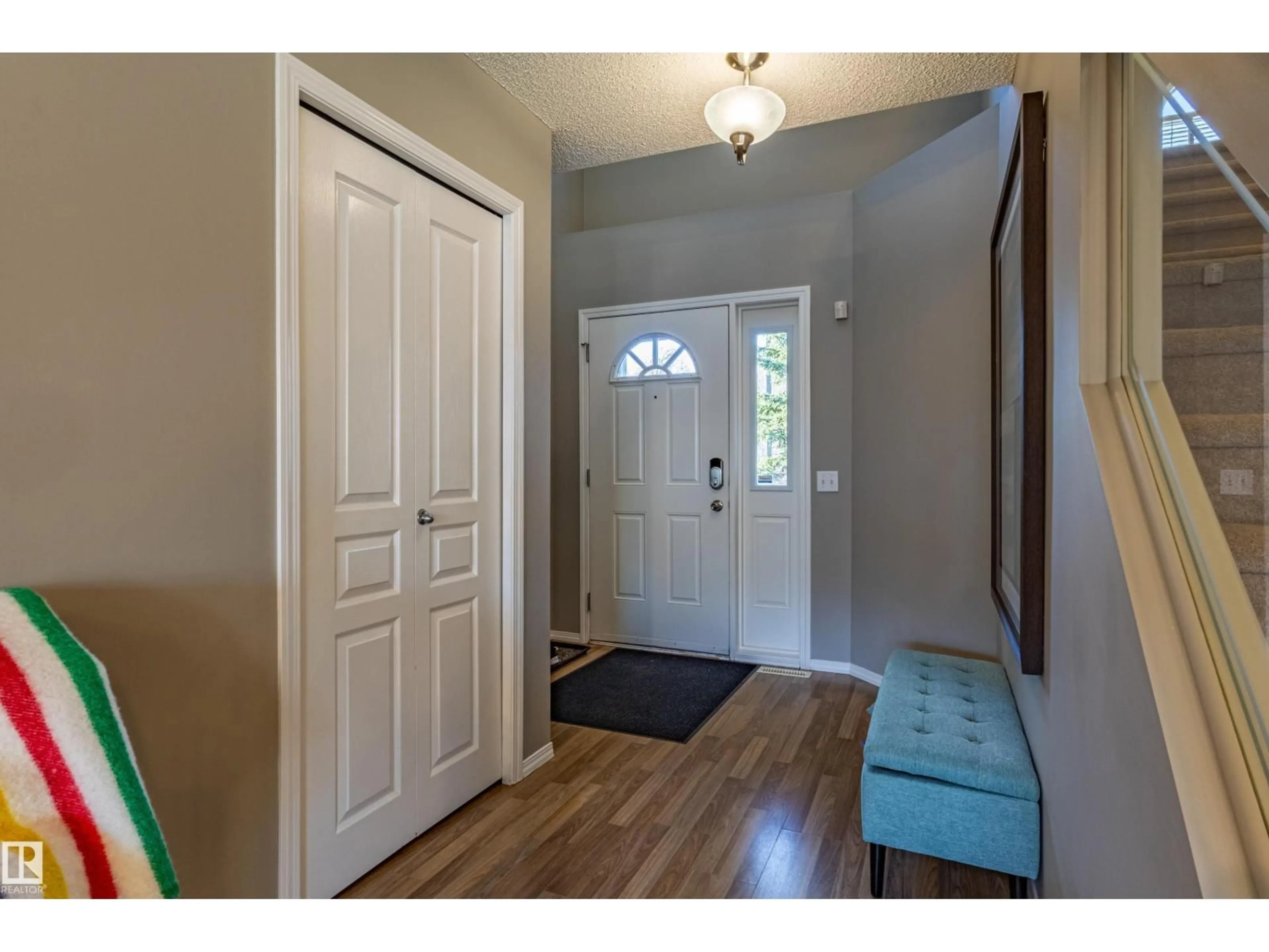 Indoor entryway for 1438 POTTER GREENS DR, Edmonton Alberta T5T1J8