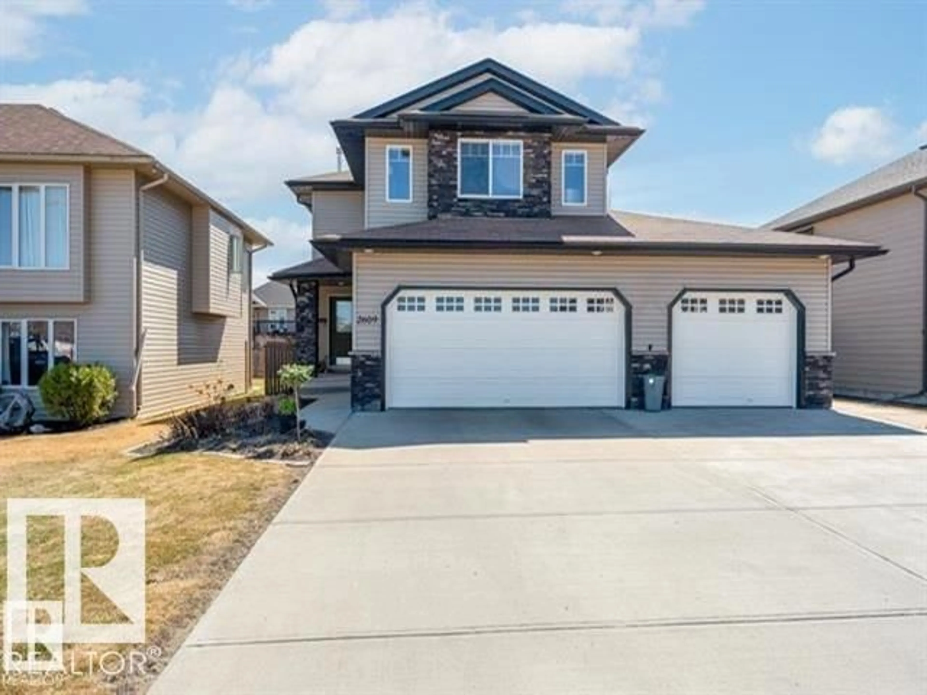 Home with vinyl exterior material, street for 2609 LAKE AV, Cold Lake Alberta T9M0A1