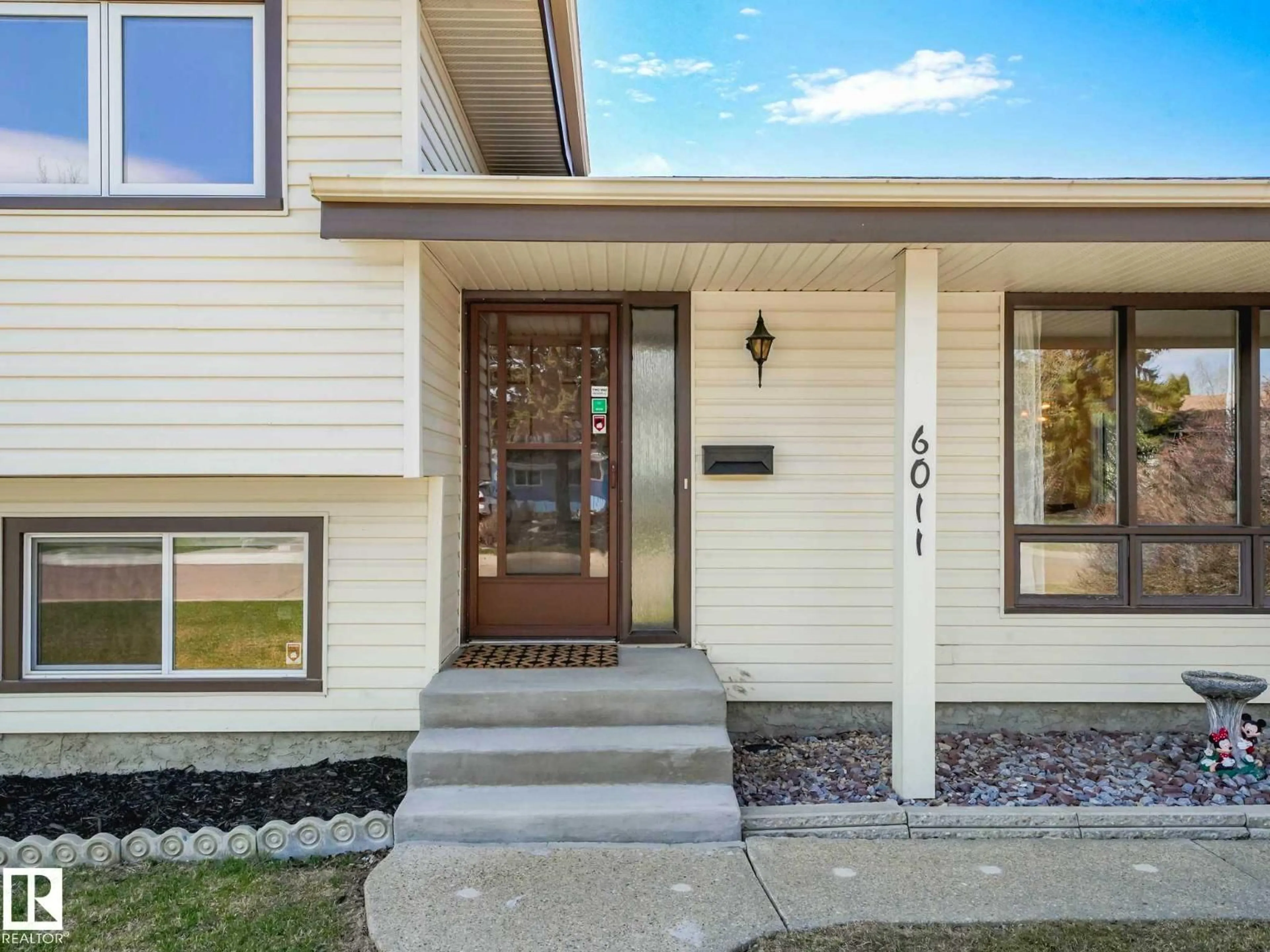 Home with vinyl exterior material, street for 6011 37 AV, Edmonton Alberta T6L1V3