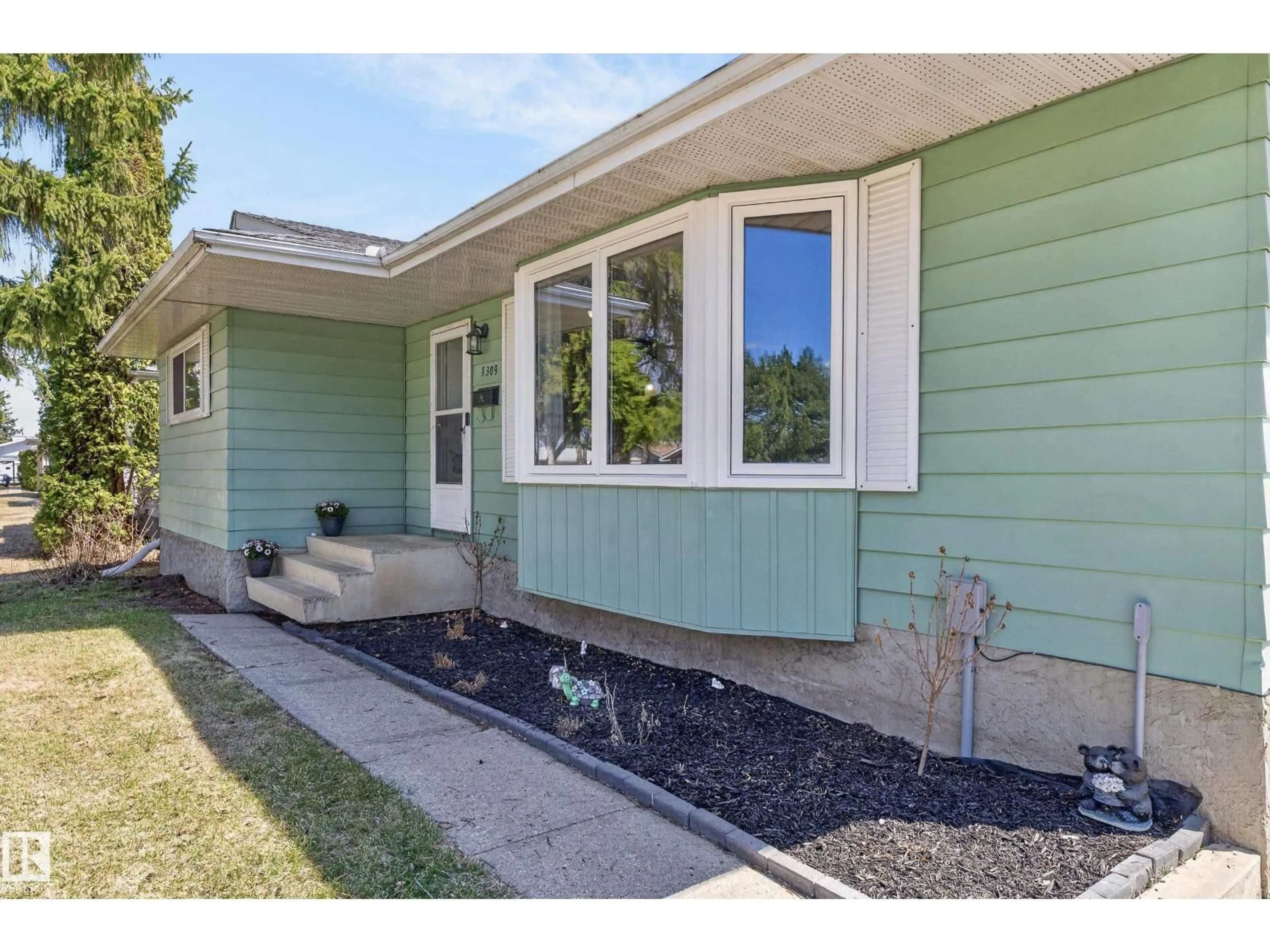 Home with vinyl exterior material, street for 8309 99 AV, Fort Saskatchewan Alberta T8L3E4